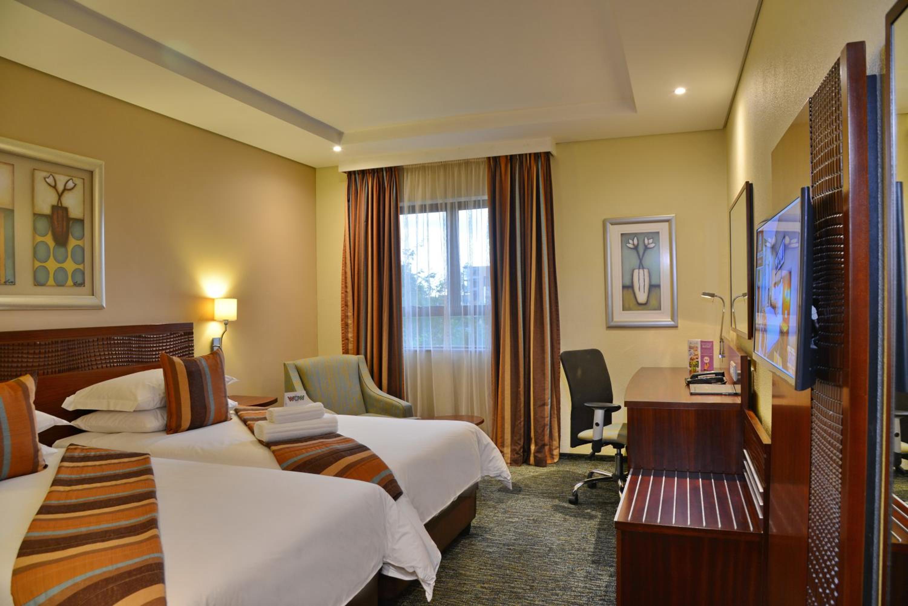 Twin Room - Non-Smoking - Photo 4