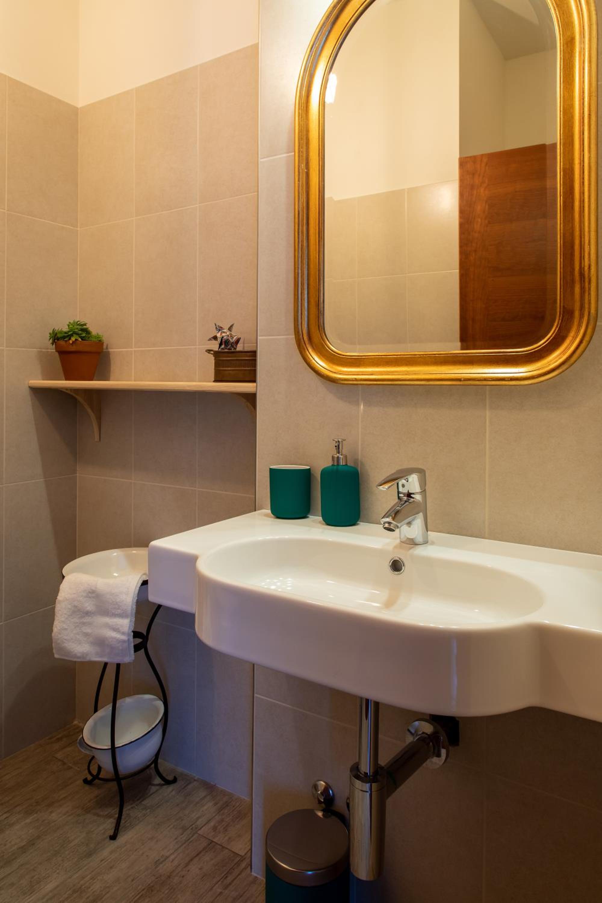Twin Room with Shower - Photo 7