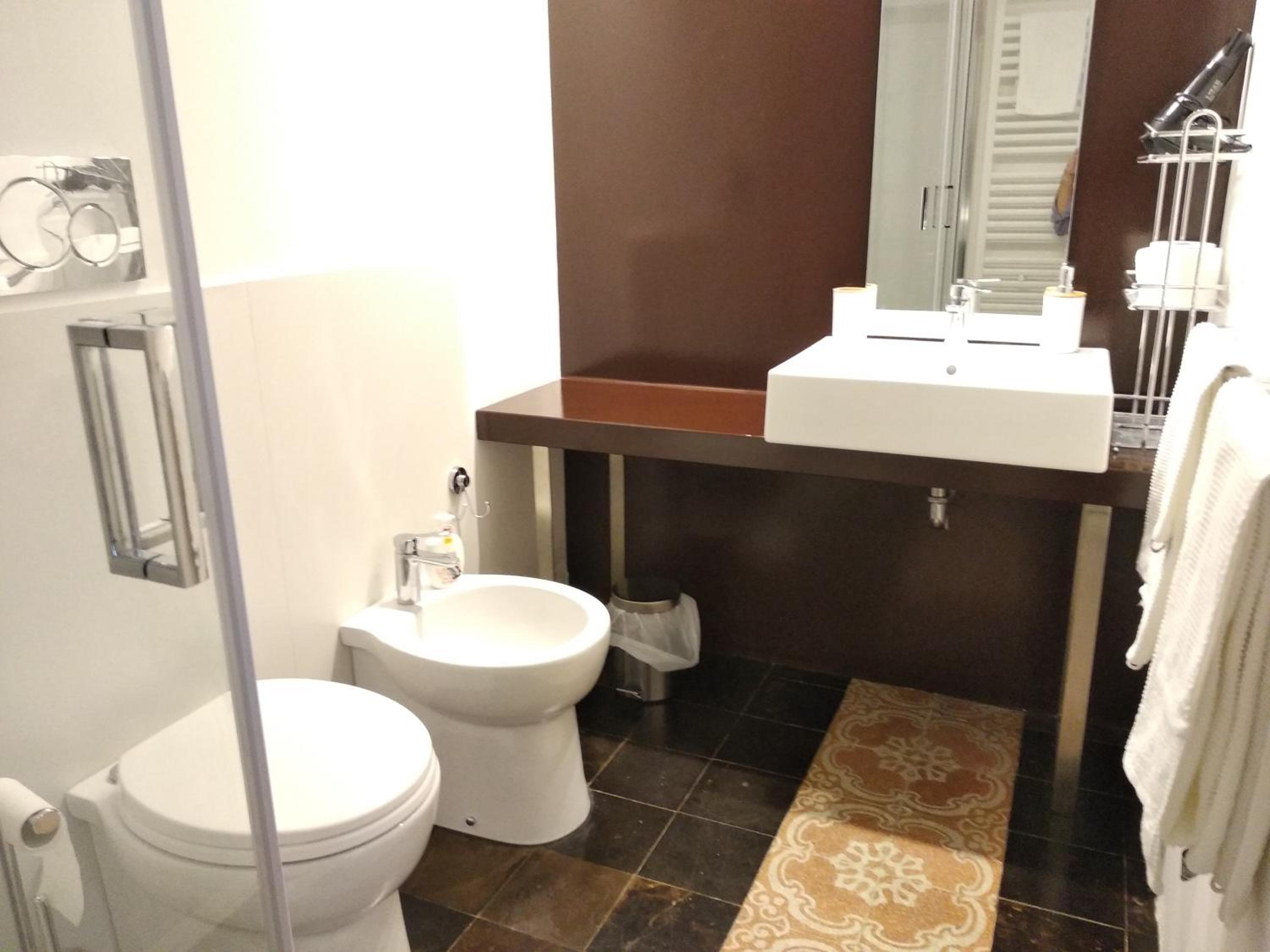 Twin Room - Photo 4