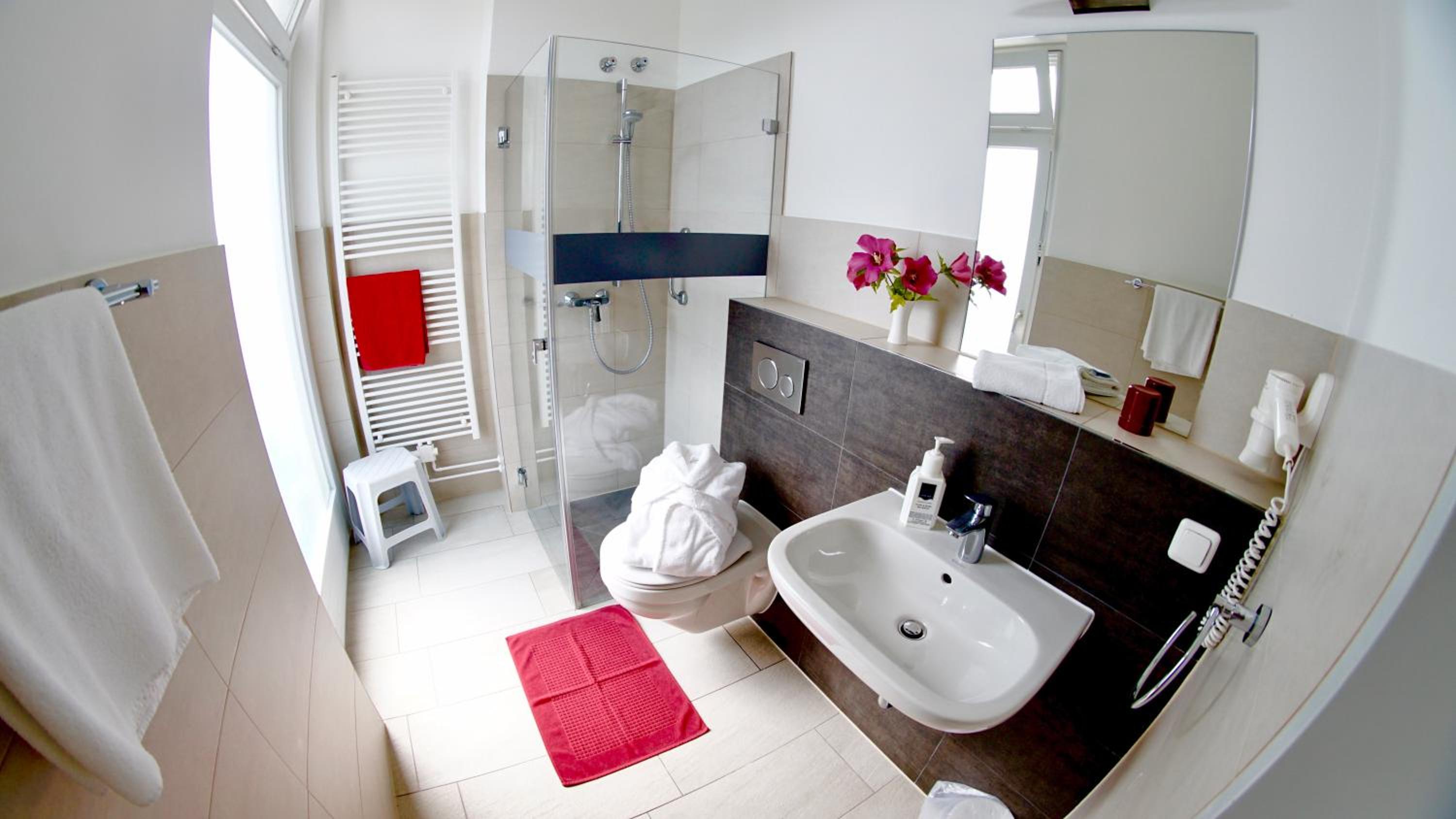 Single Room with Private Bathroom photo 2