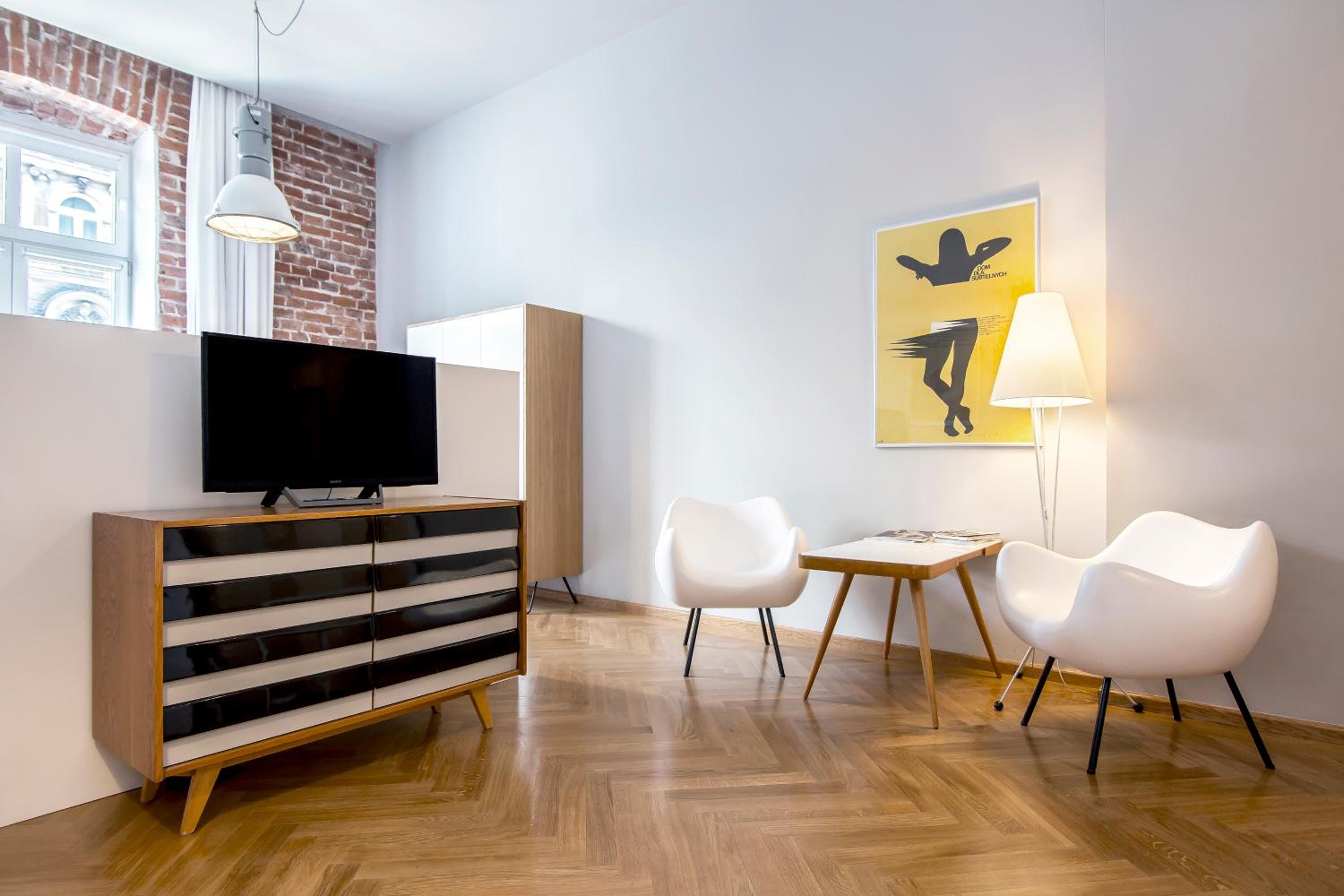 Studio Apartment - Photo 2