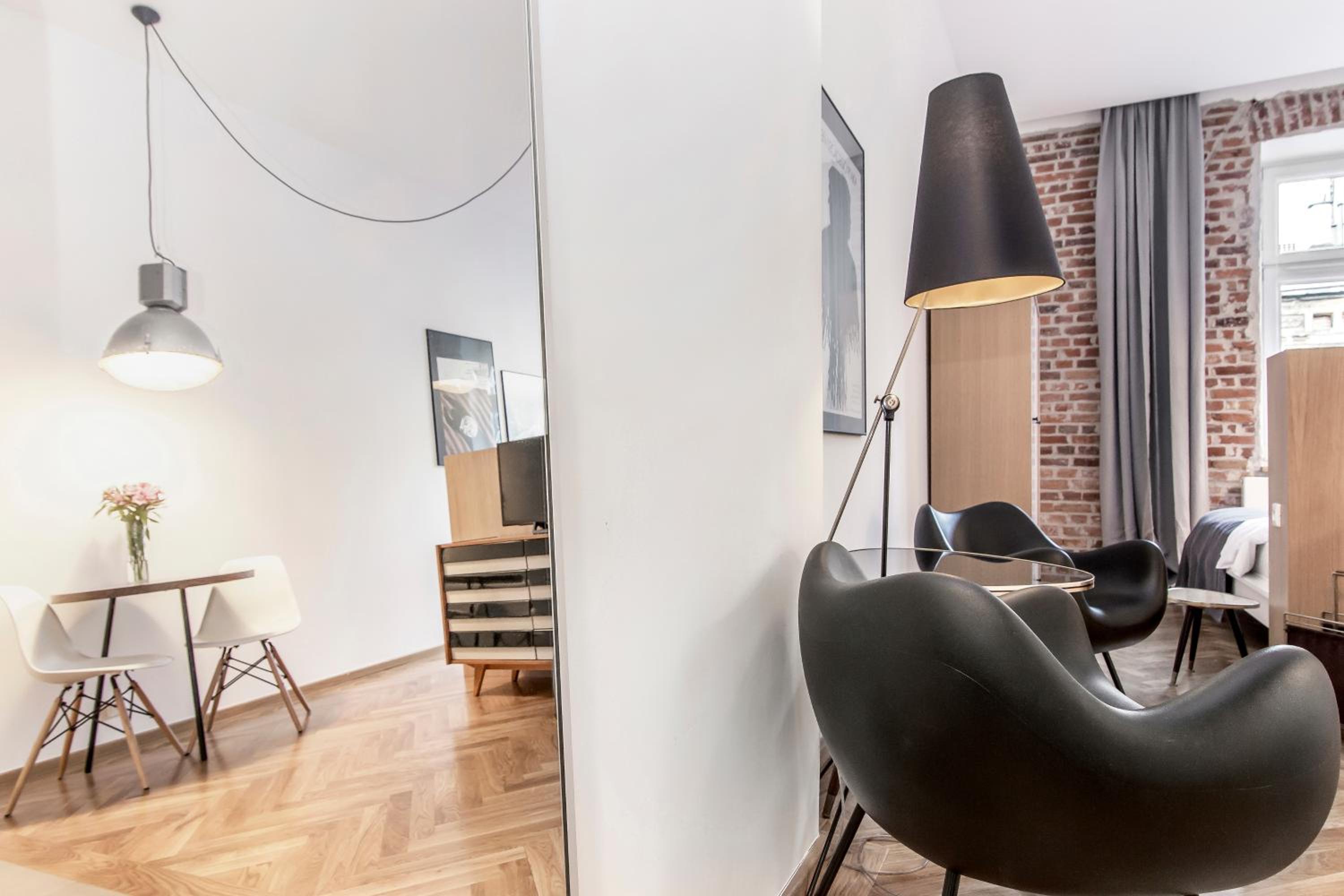 Studio Apartment - Photo 3