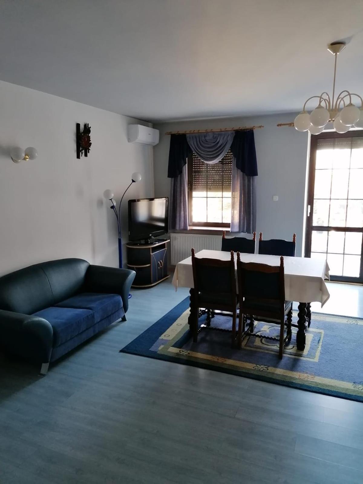 Double Room - Photo 2