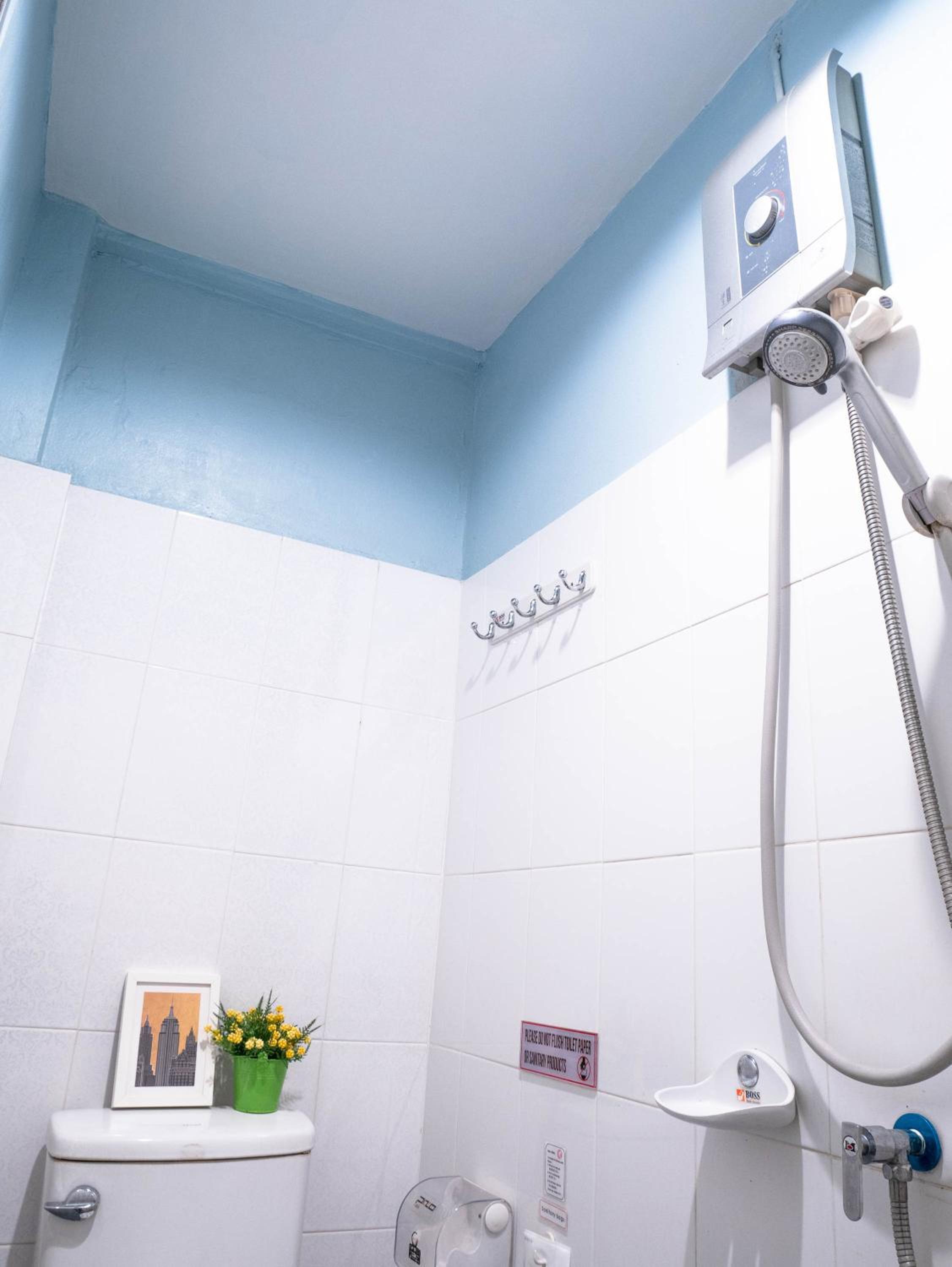 Single Room with Shared Bathroom photo 3