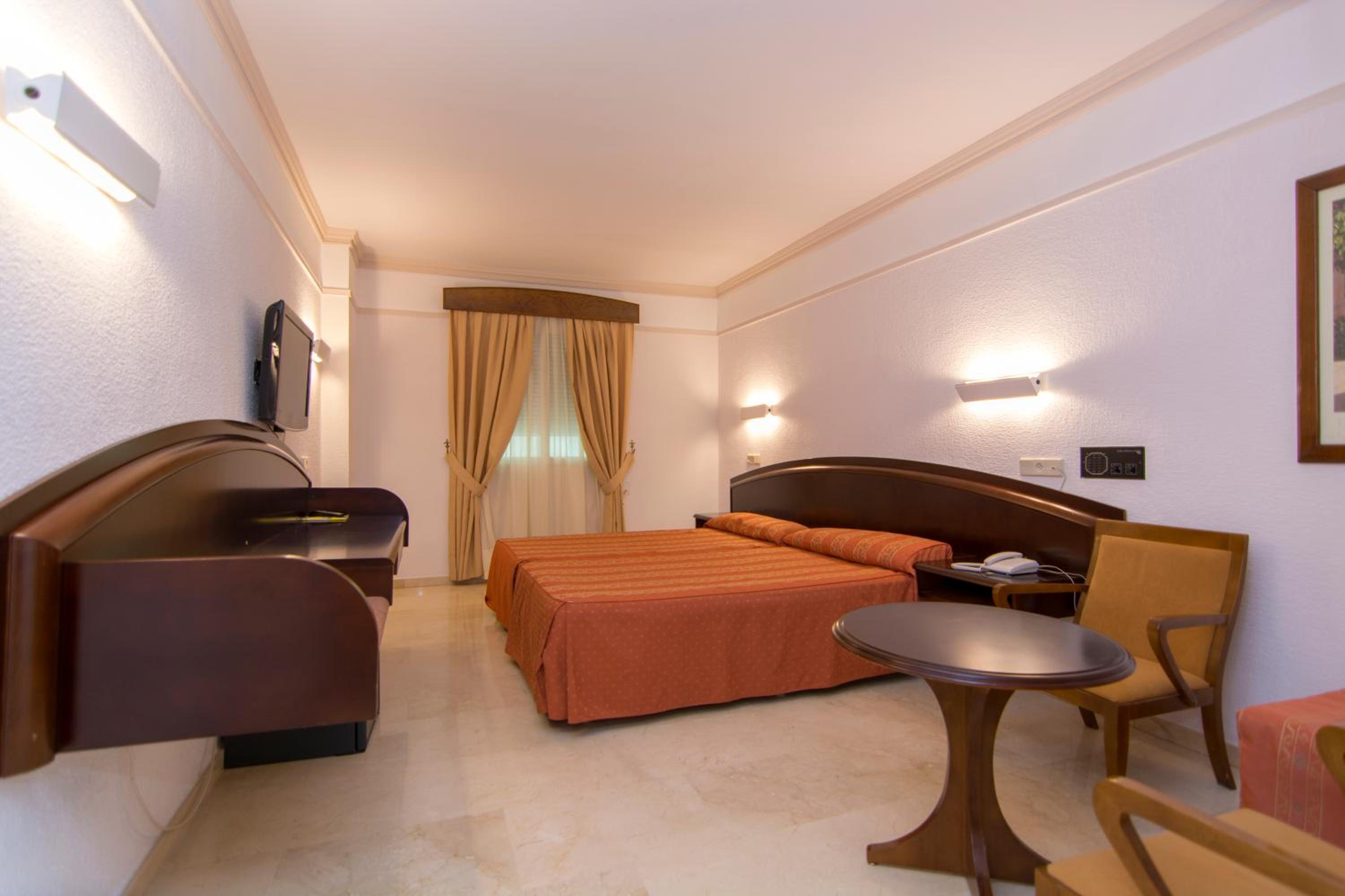 Double or Twin Room - Photo 15
