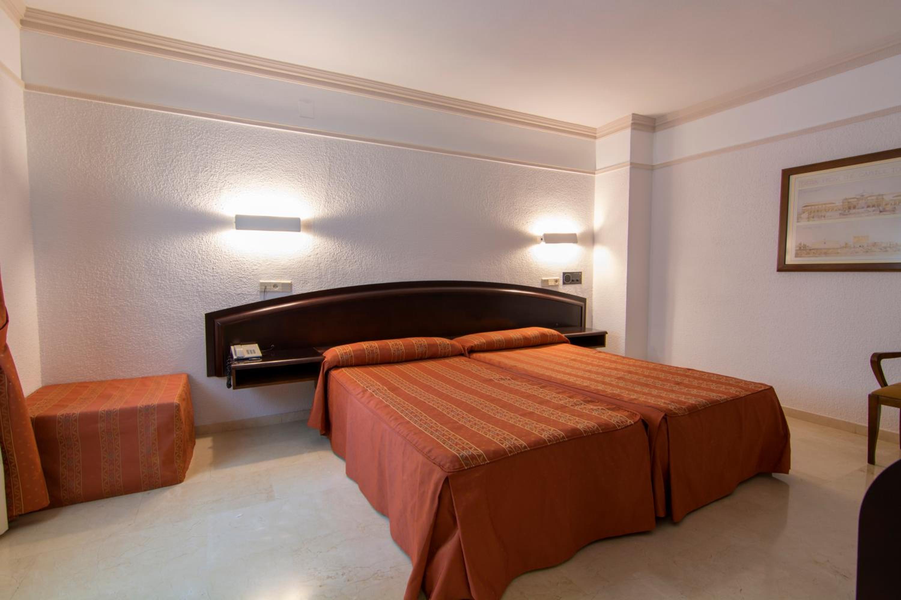 Double or Twin Room - Photo 14