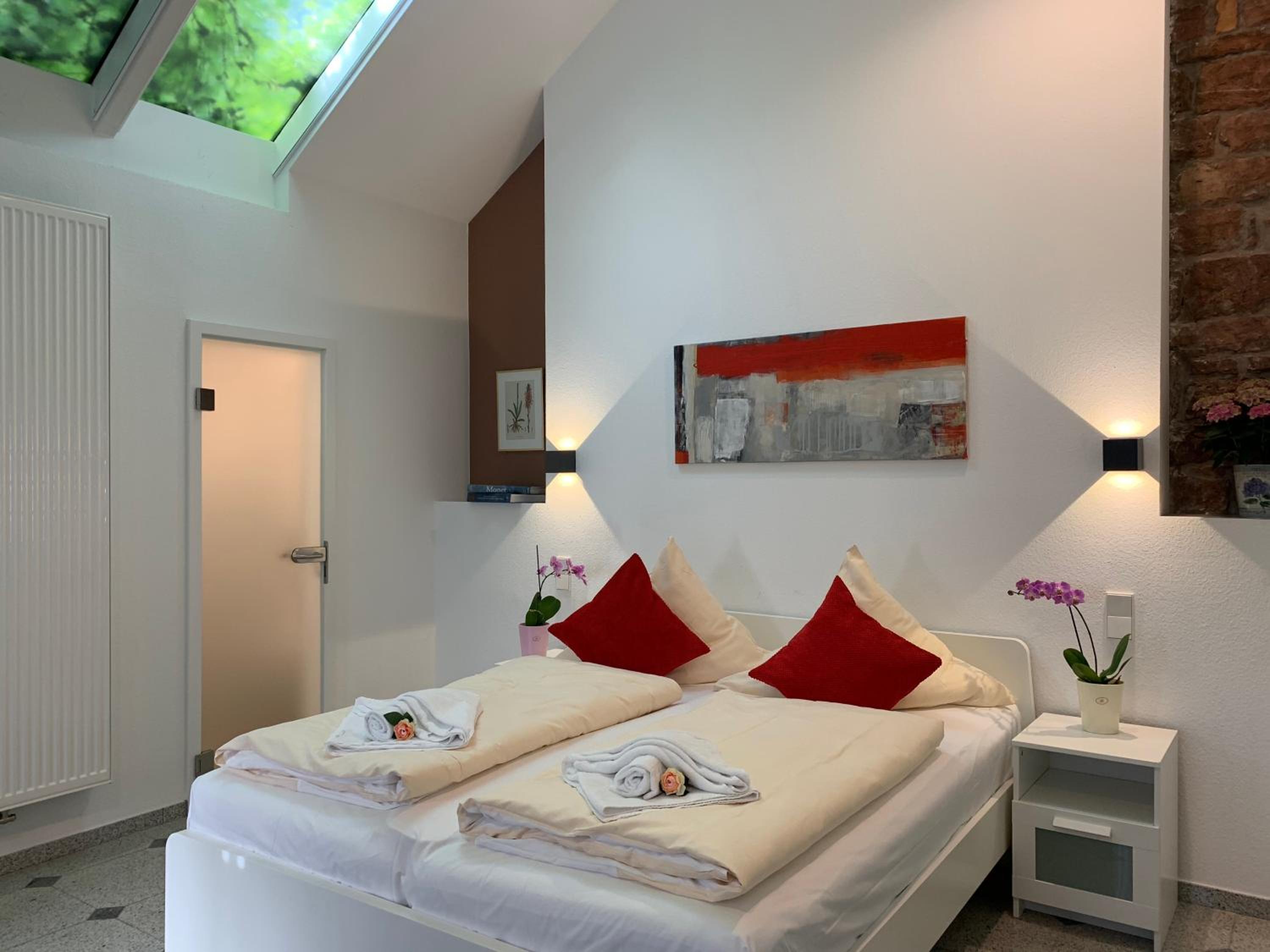 One-Bedroom Apartment - Photo 1