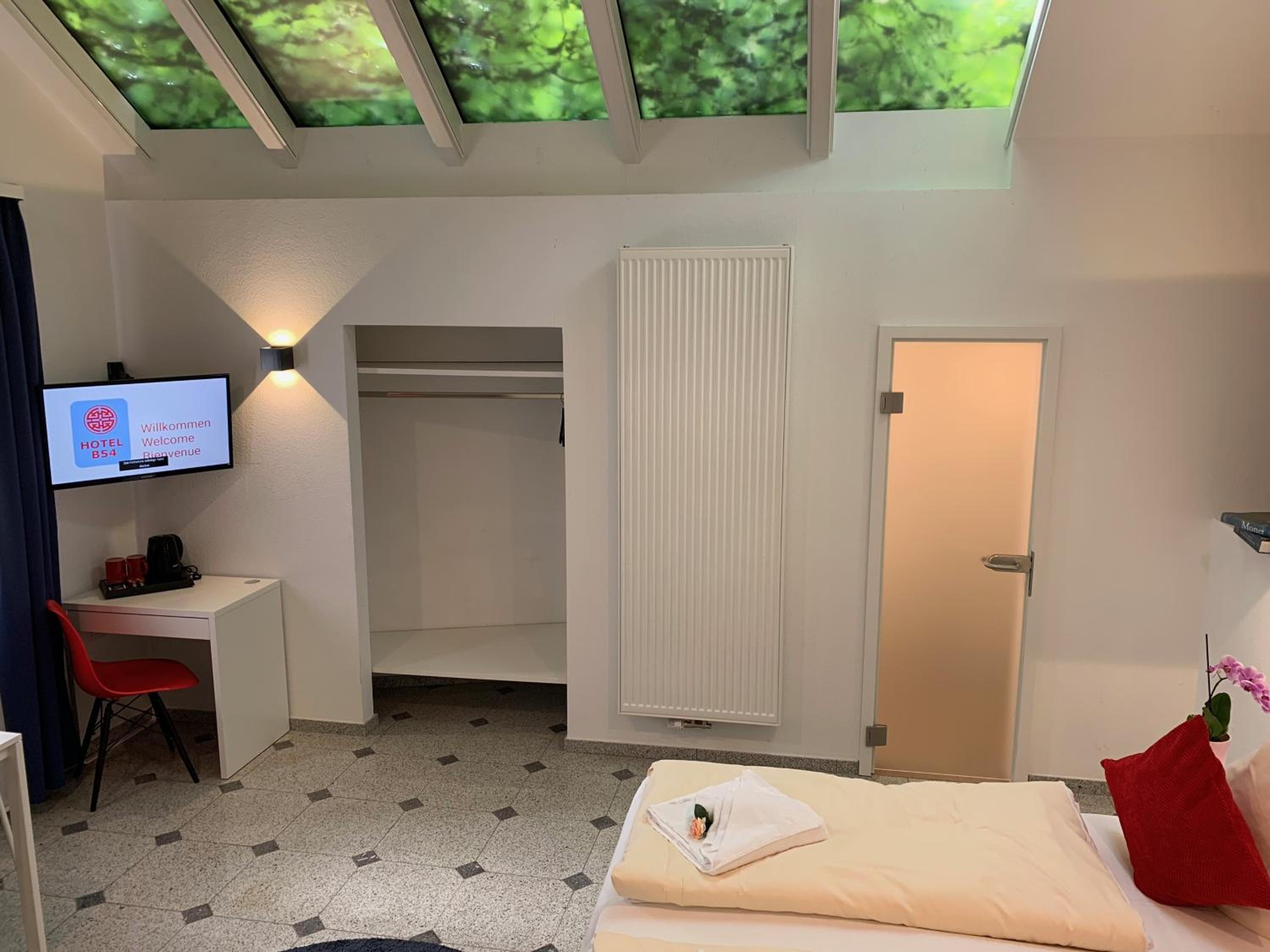One-Bedroom Apartment - Photo 2