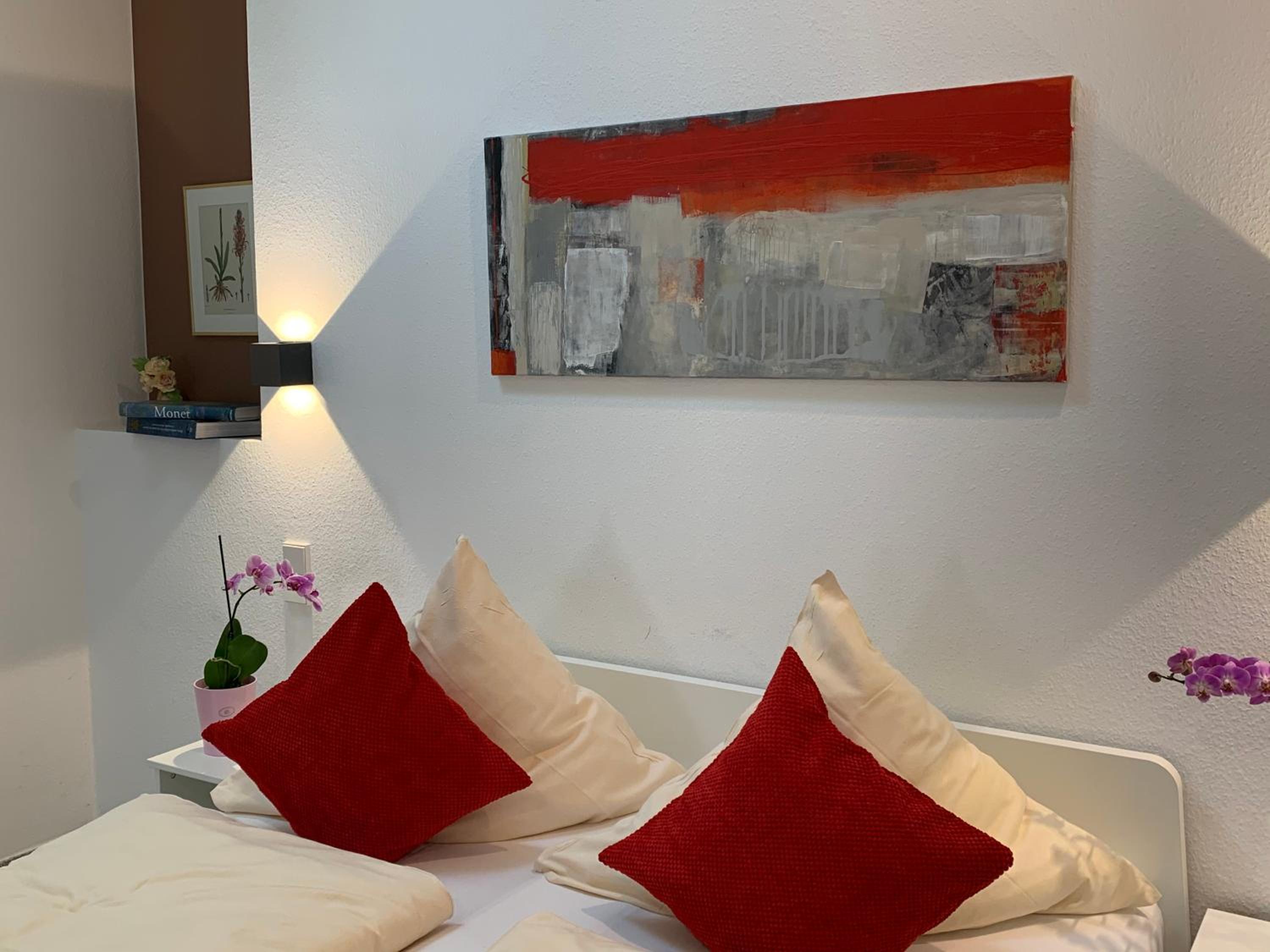 One-Bedroom Apartment - Photo 6