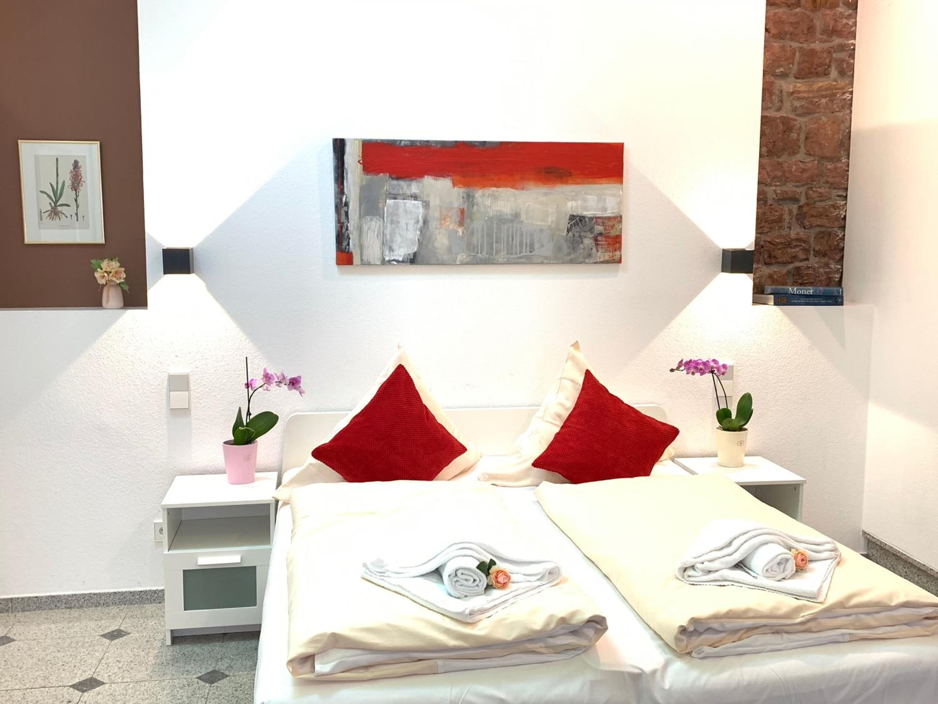 One-Bedroom Apartment - Photo 7