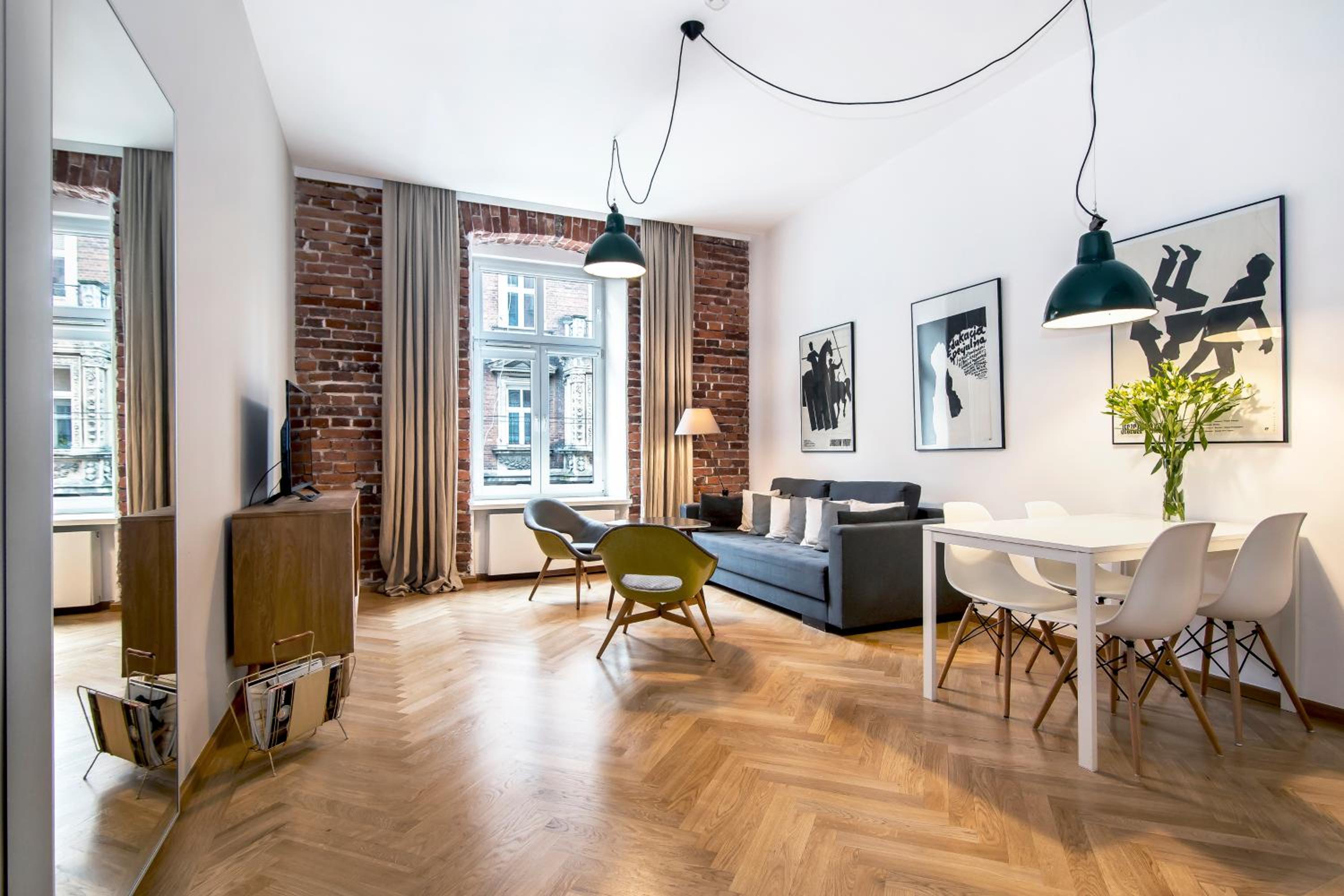 Superior One-Bedroom Apartment - Photo 1