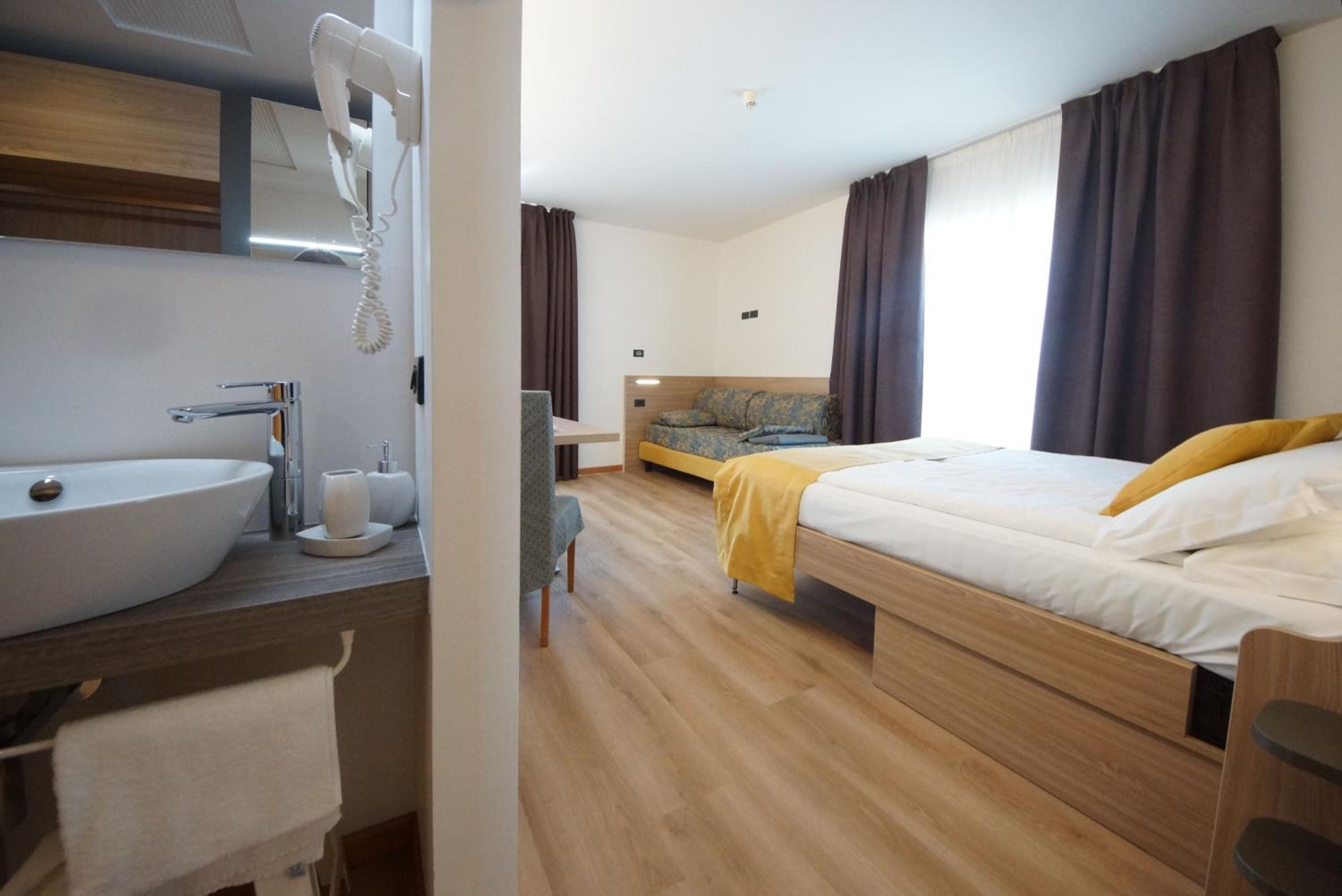 Triple Room - Photo 2