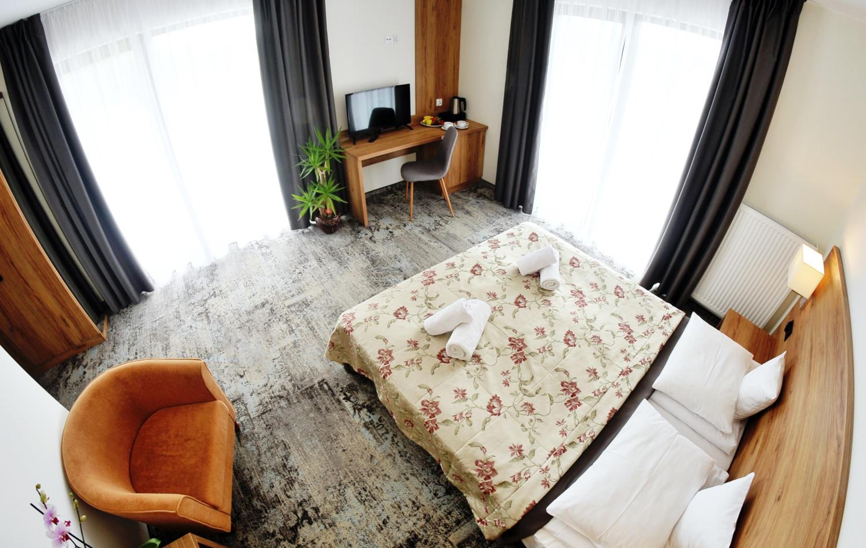 Deluxe Double Room with Balcony photo 1