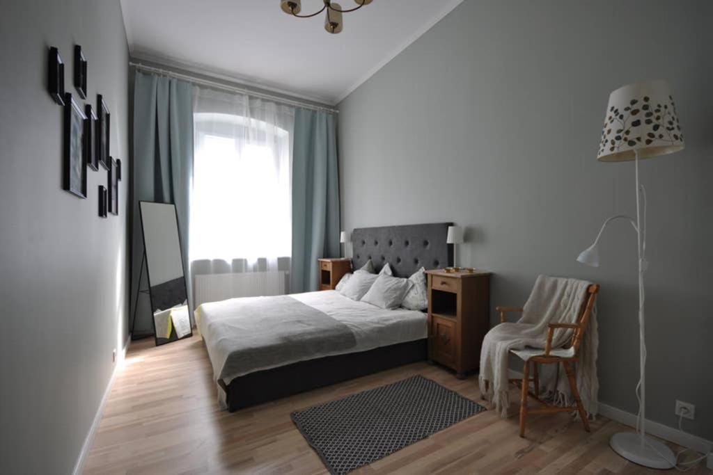 One-Bedroom Apartment - Photo 1