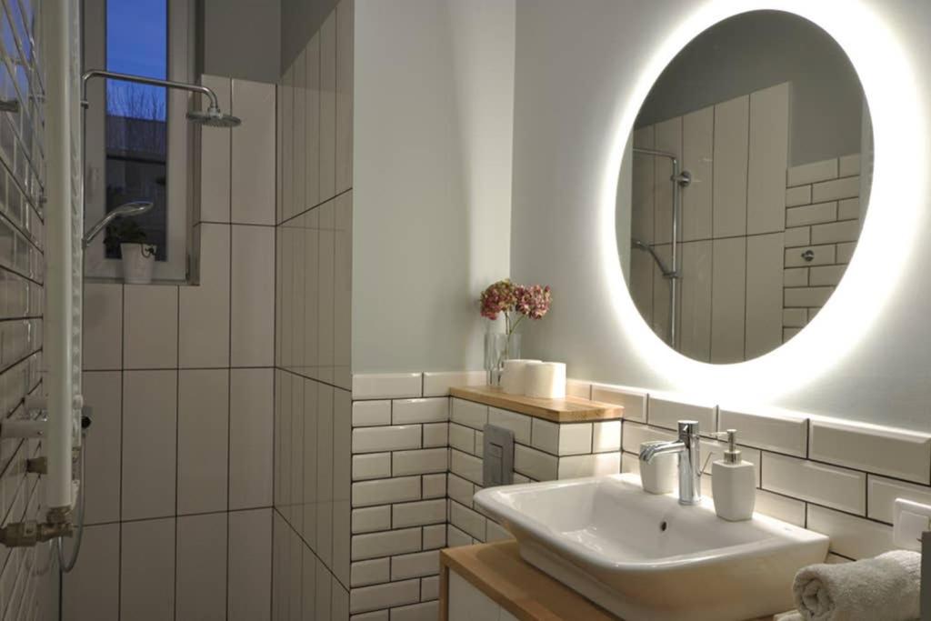 One-Bedroom Apartment - Photo 8