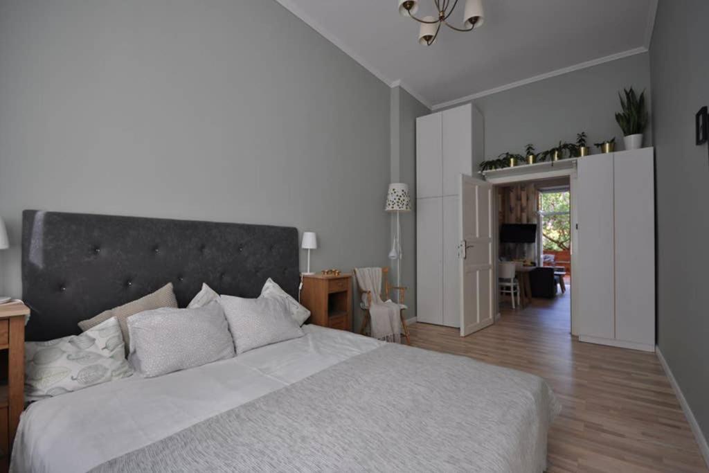 One-Bedroom Apartment - Photo 12