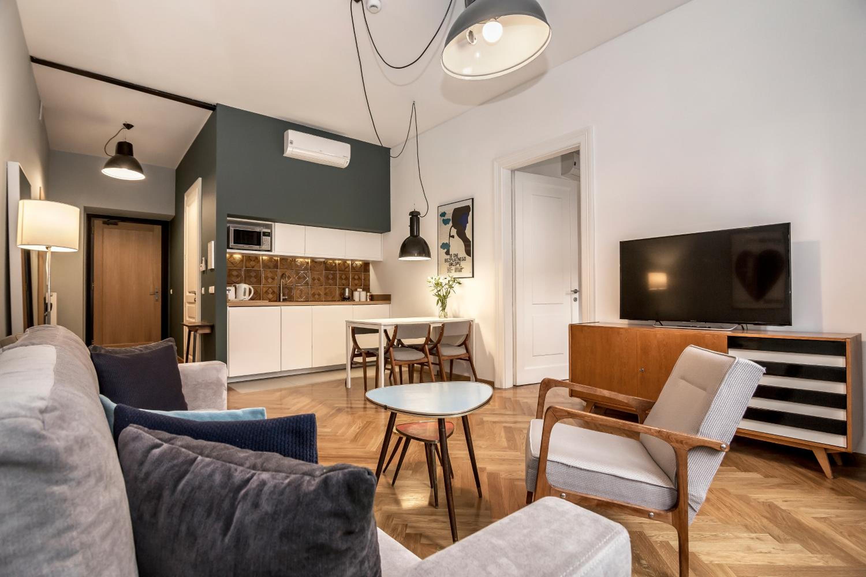 One-Bedroom Apartment - Photo 1