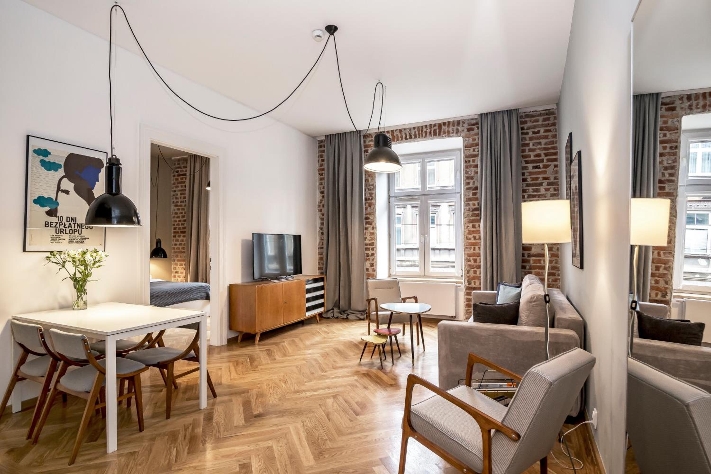 One-Bedroom Apartment - Photo 3