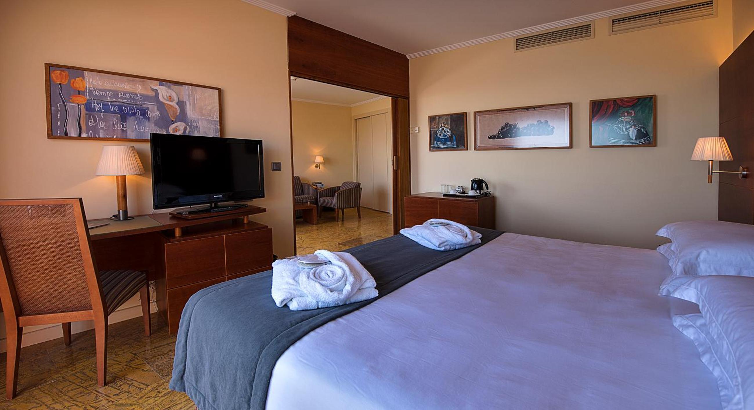 Suite With Hot Tub (2 Adults) photo 3