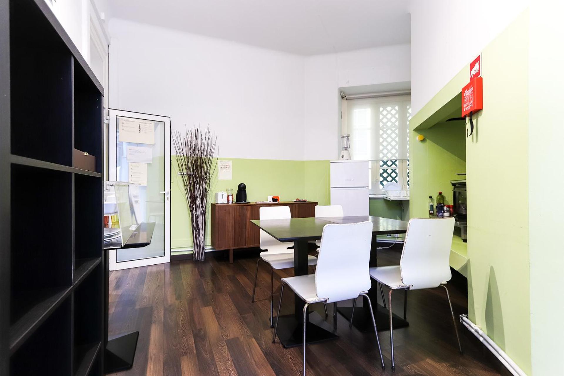 Large Double or Twin Room with Shared Bathroom photo 2
