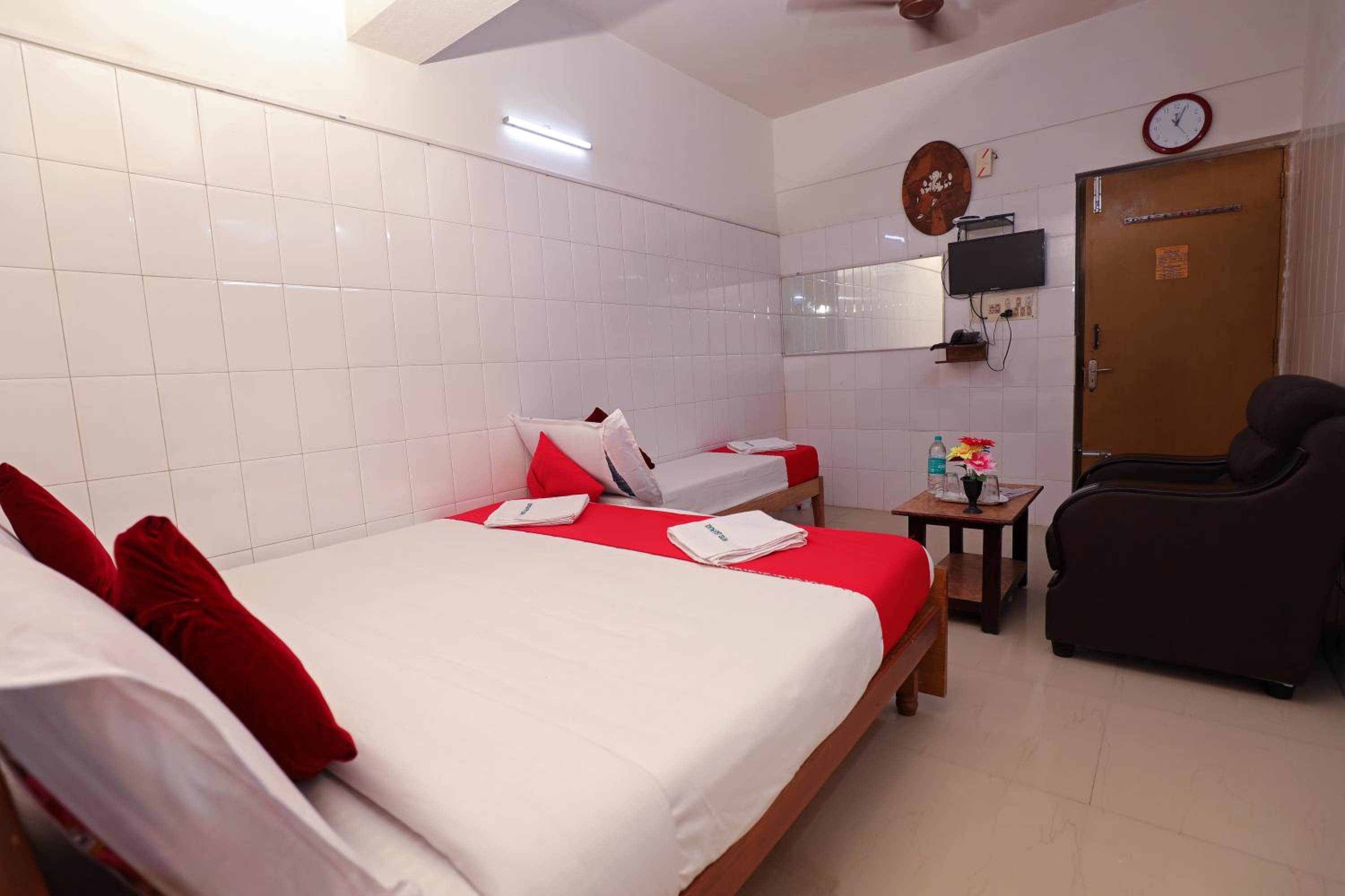 Deluxe Triple Room - Photo 9