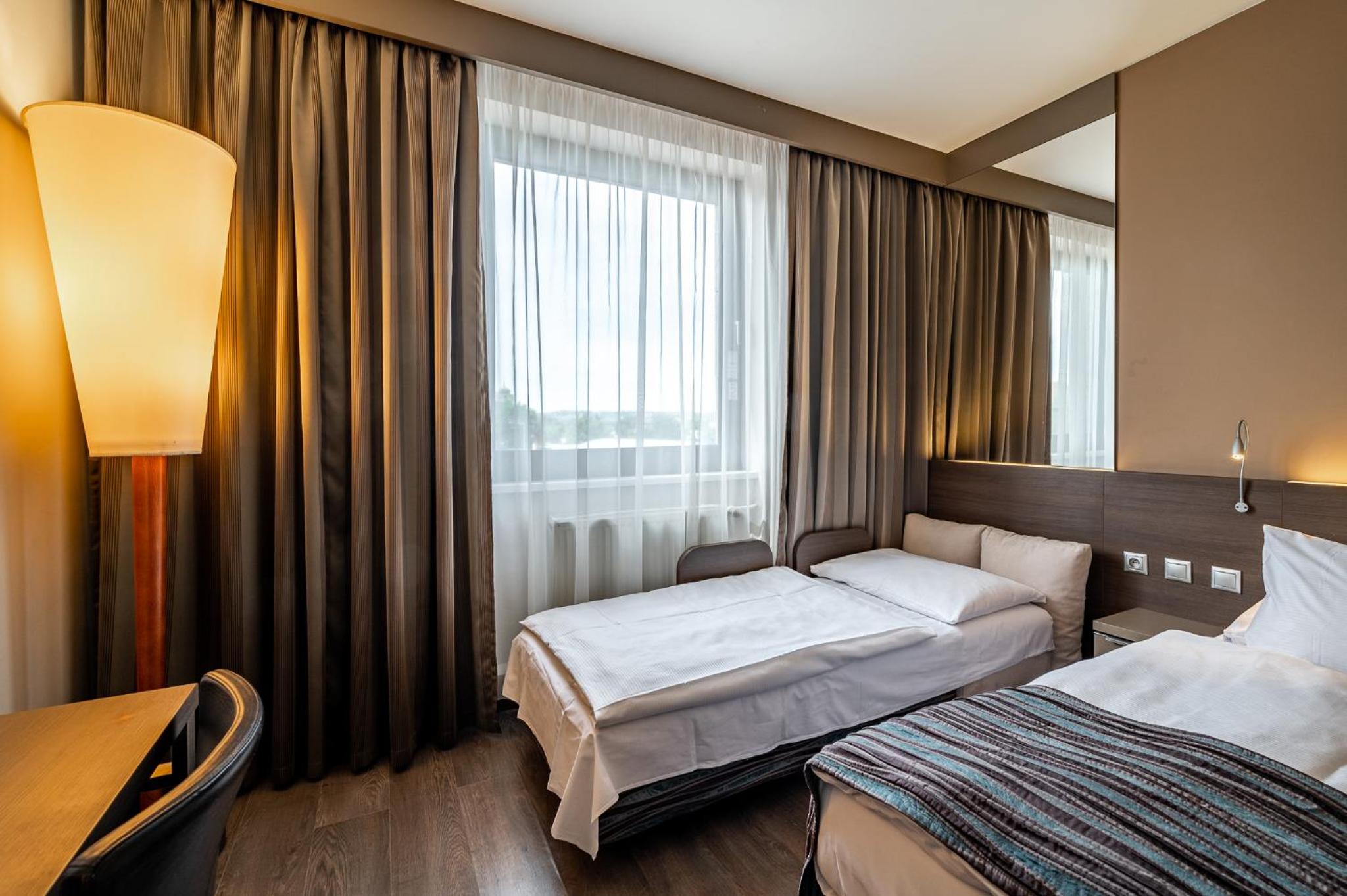 Standard Double or Twin Room with Extra Bed photo 2
