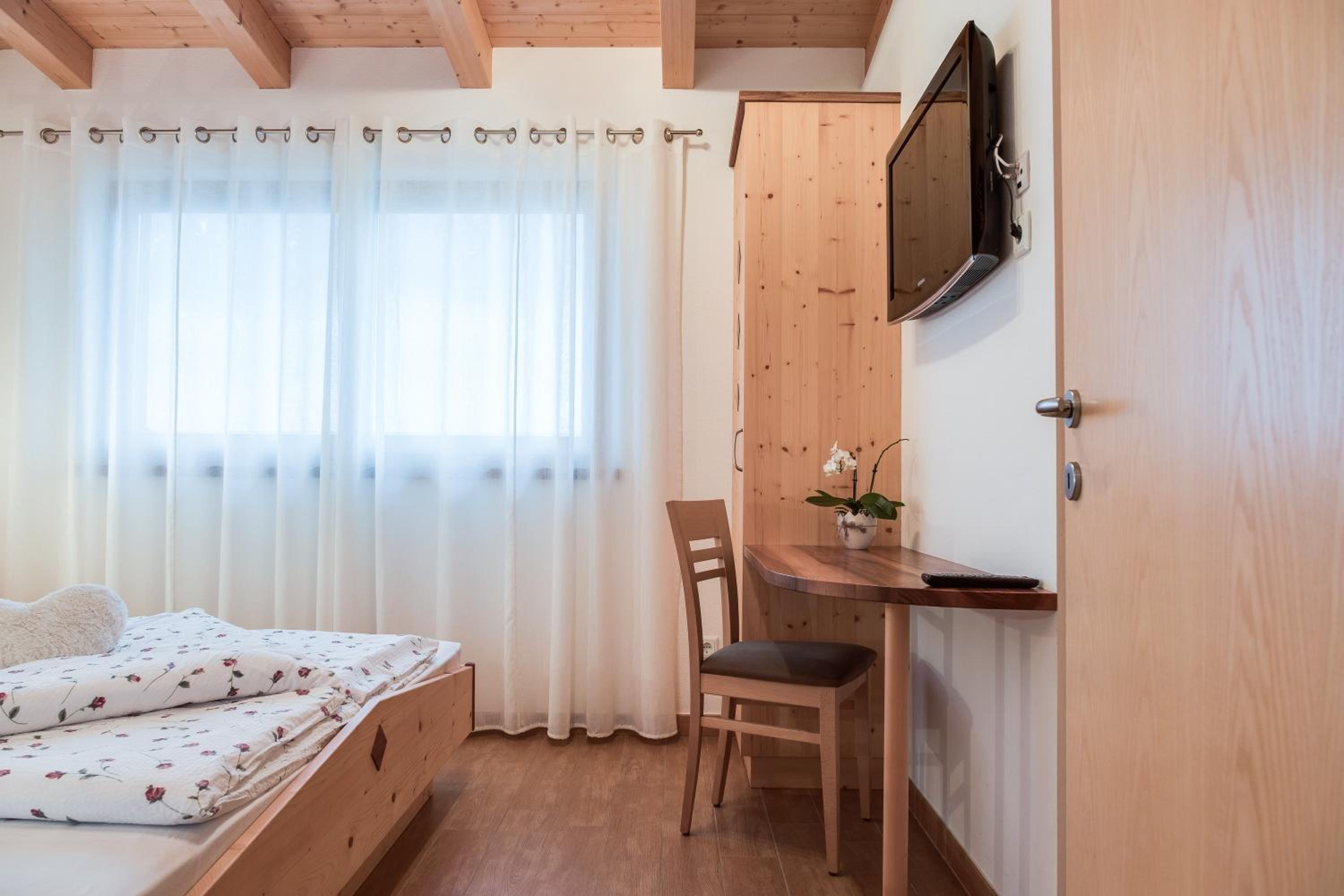 Two-Bedroom Deluxe Apartment with Balcony photo 3