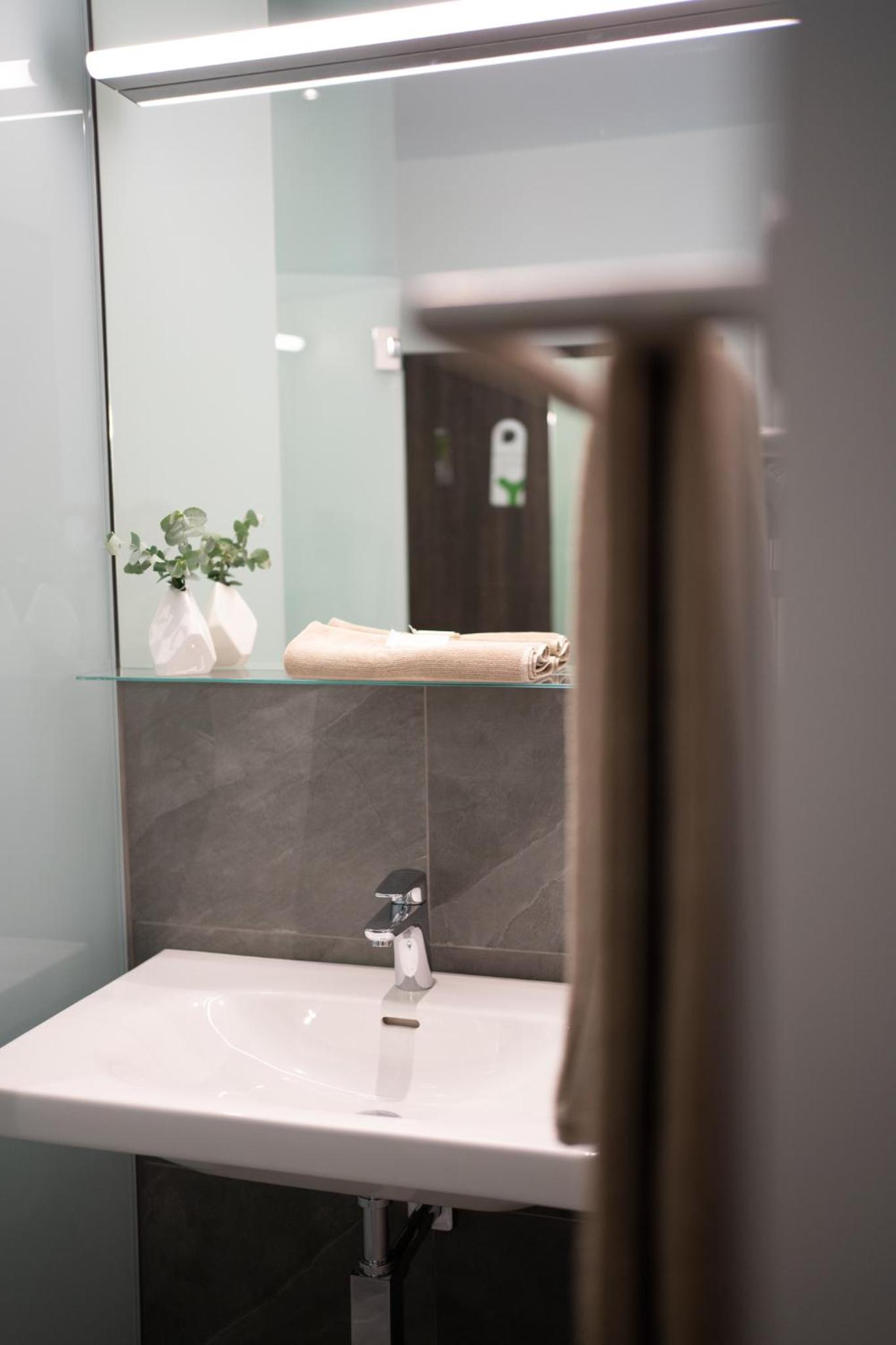 Double Room - Photo 25