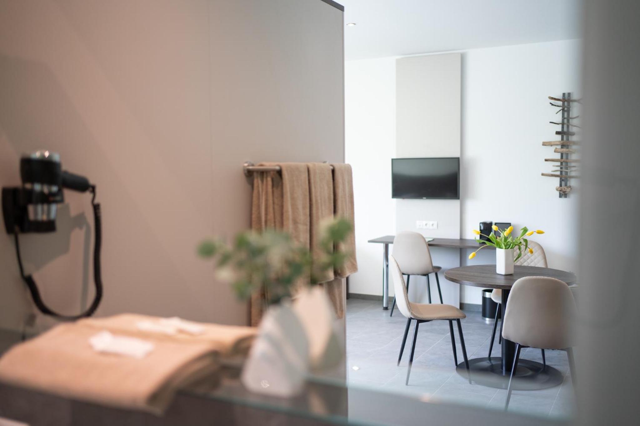 Family Room - Photo 44
