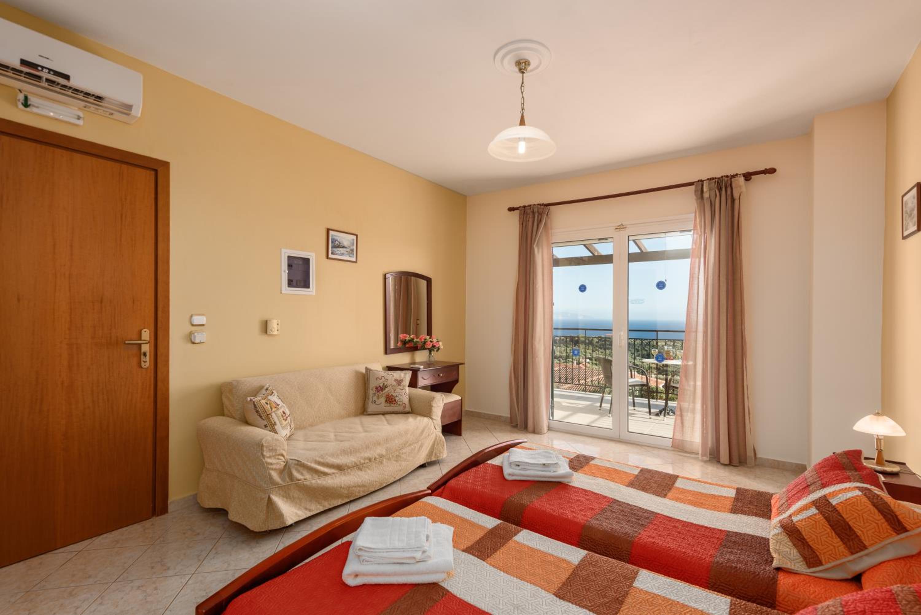 Three-Bedroom Villa photo 1