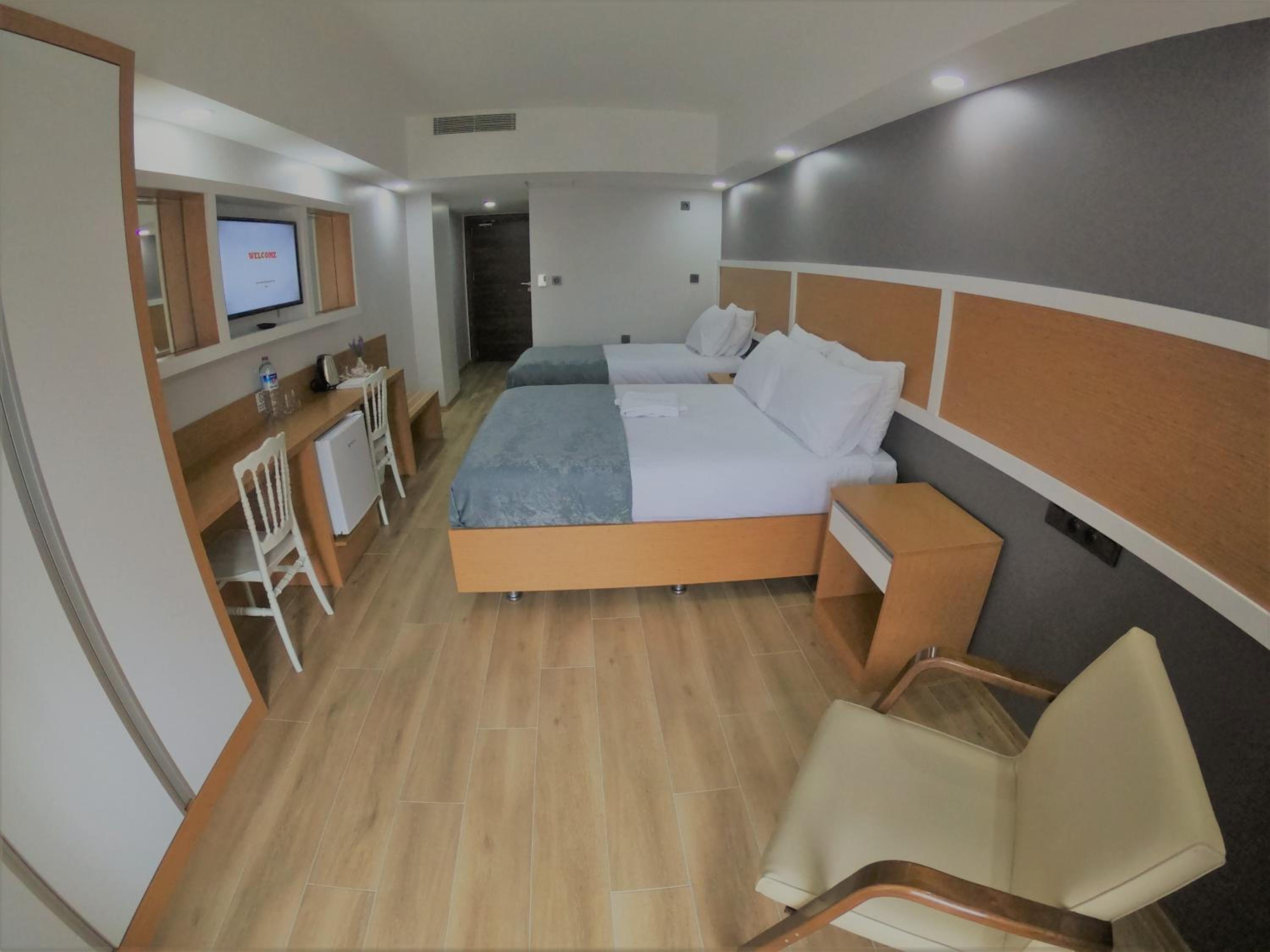 Triple Room with Balcony - Photo 1