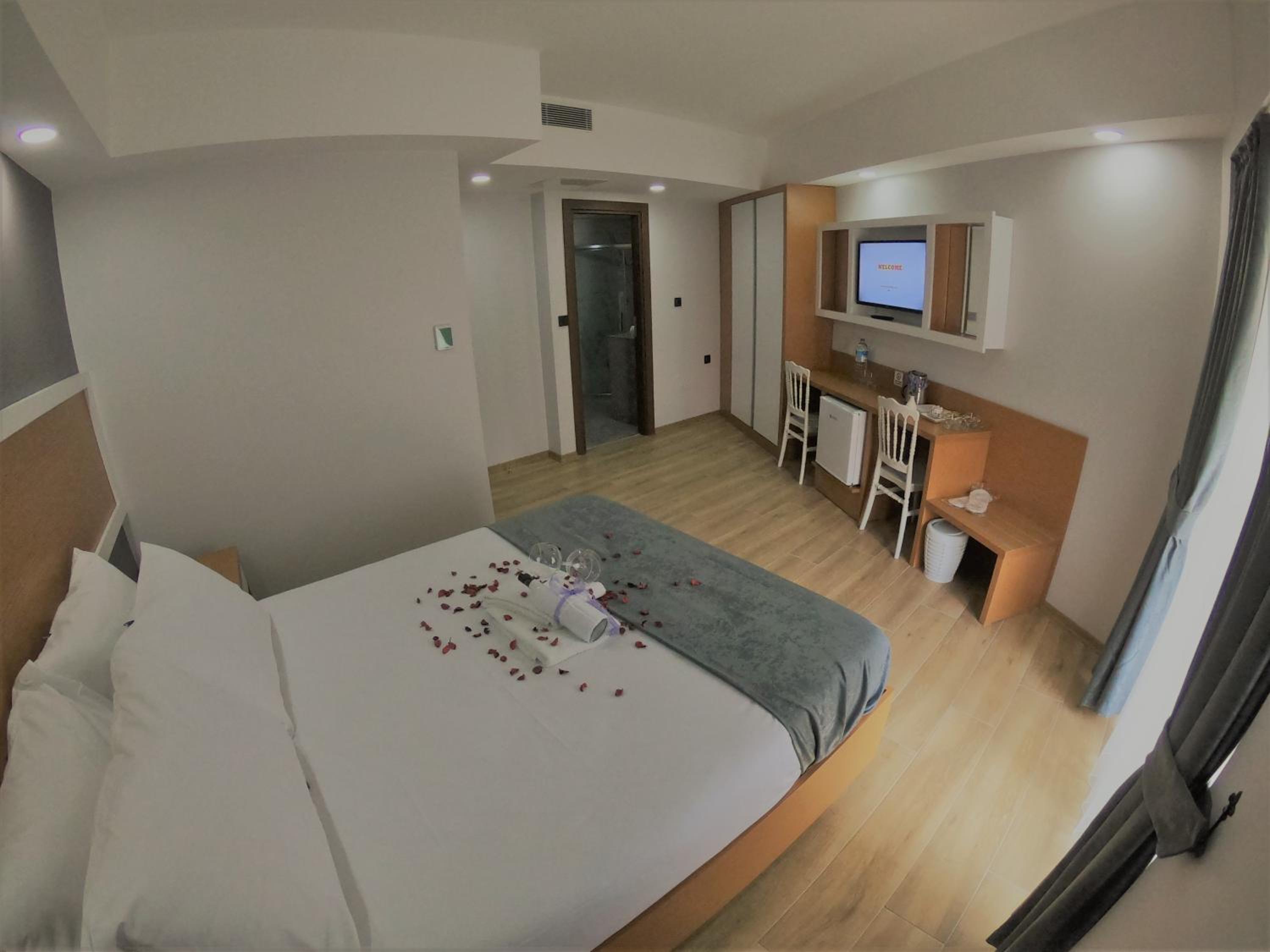 Deluxe Room - Photo 7