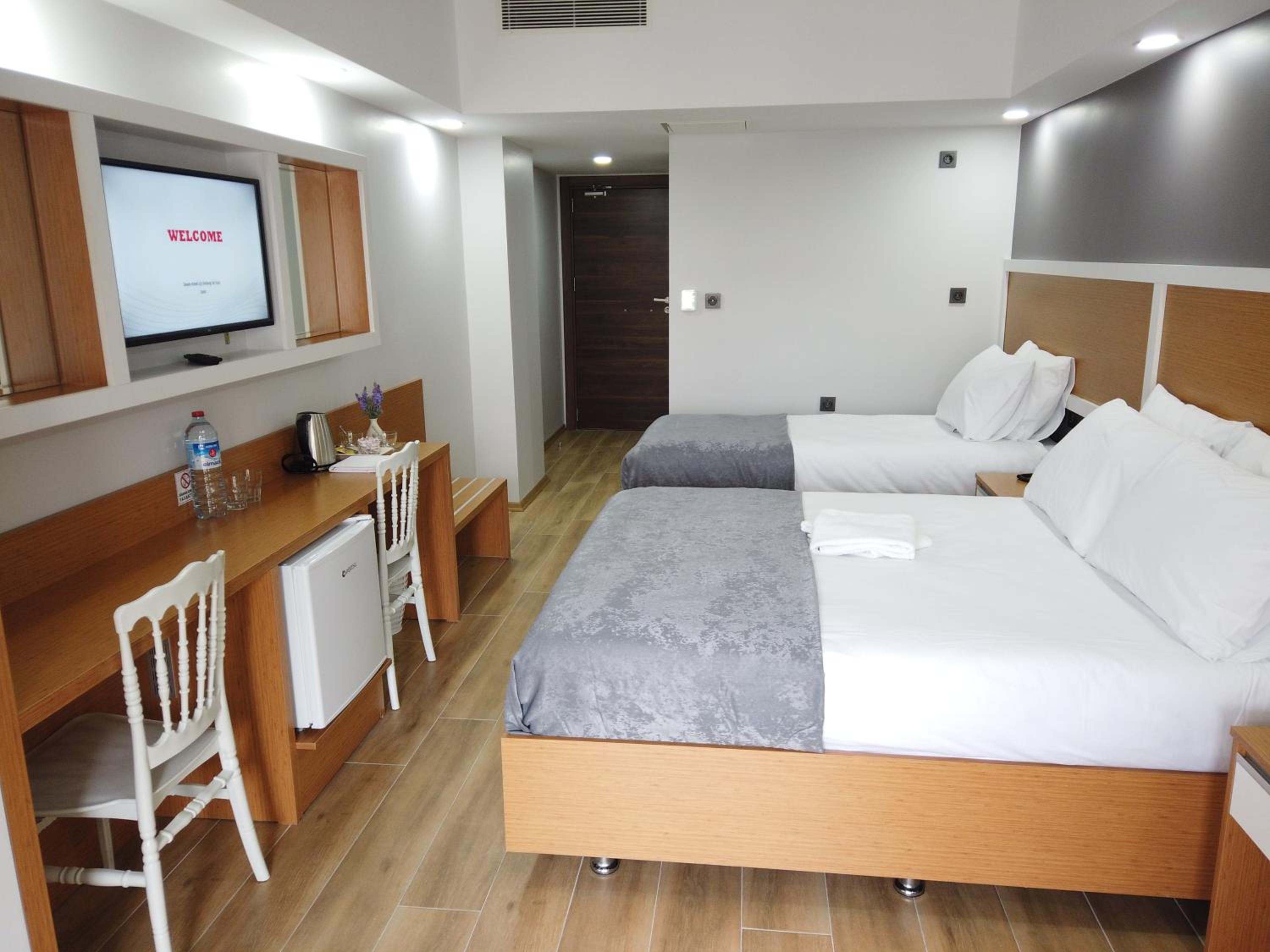 Triple Room with Balcony - Photo 6