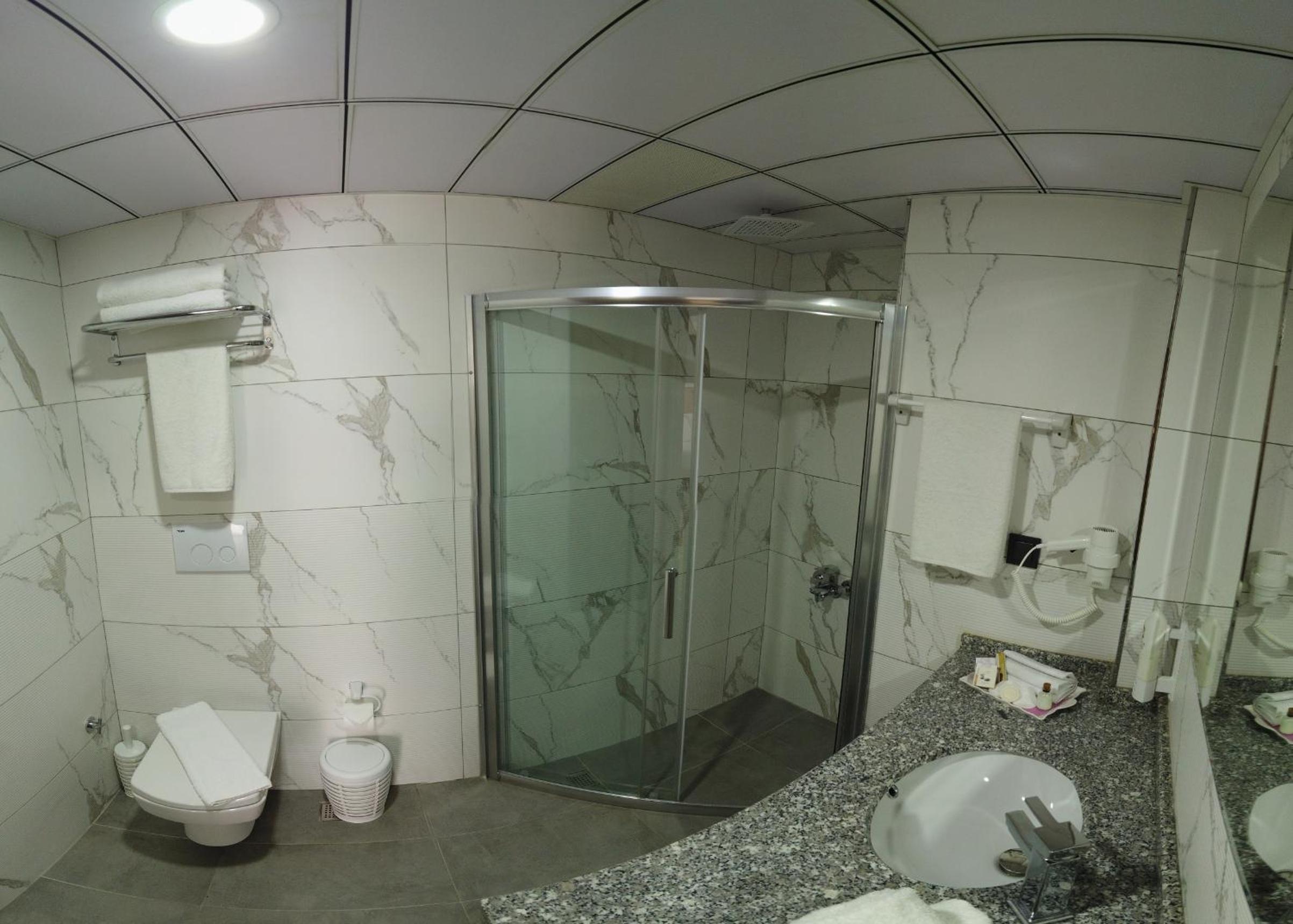 Deluxe Room - Photo 11