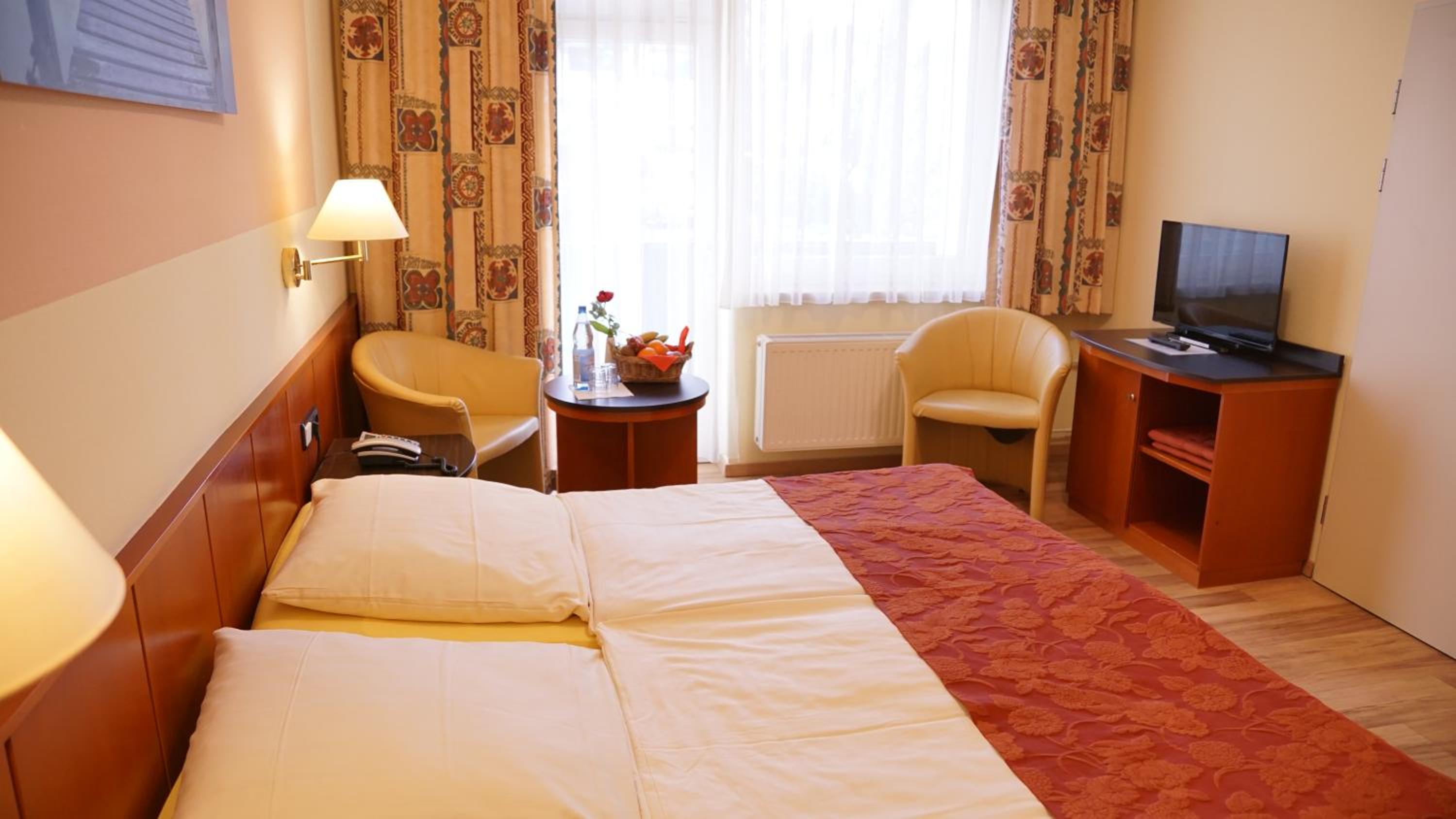 Double Room with Private Bathroom photo 2