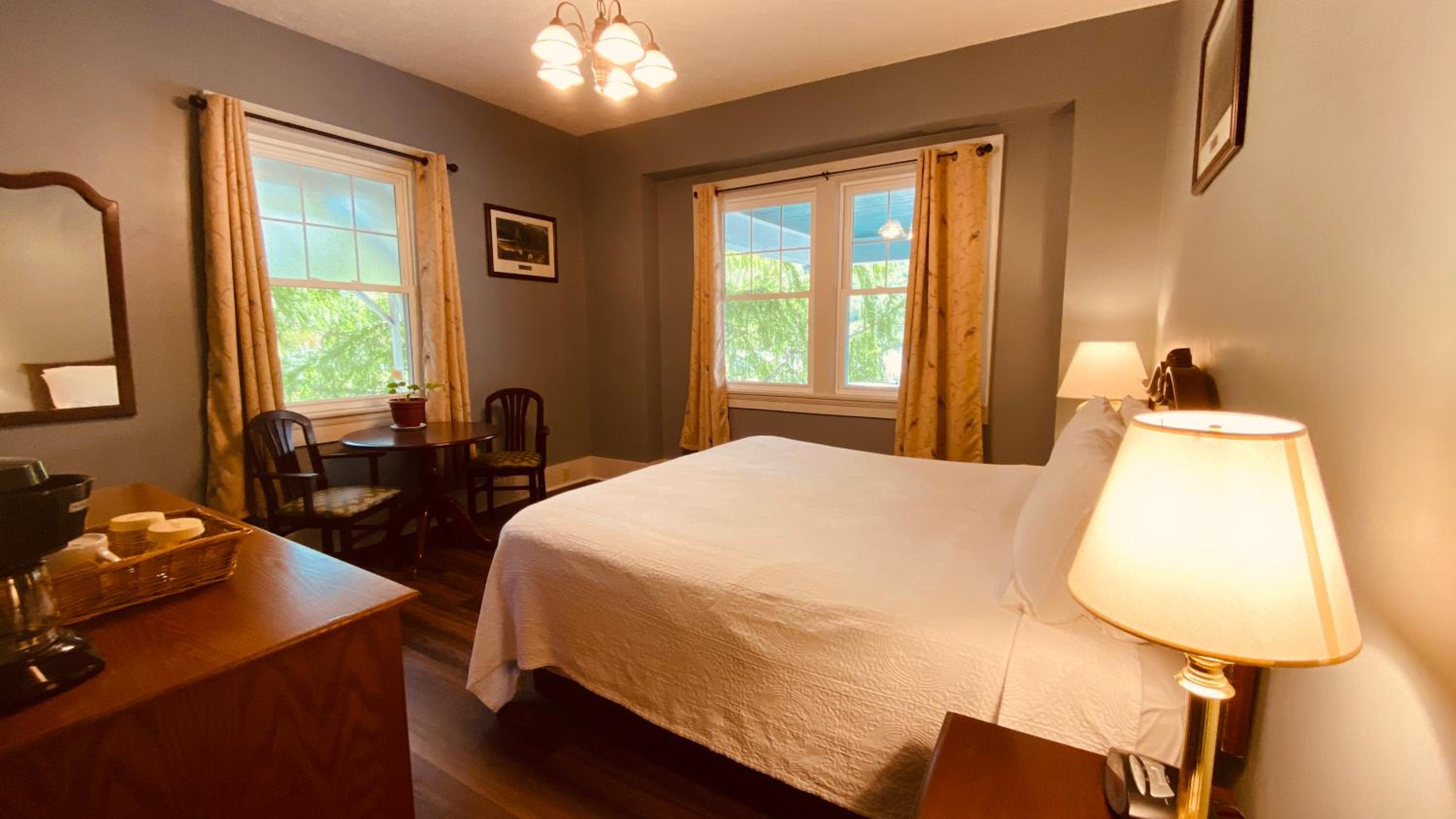 King Room with Riverview - Photo 4