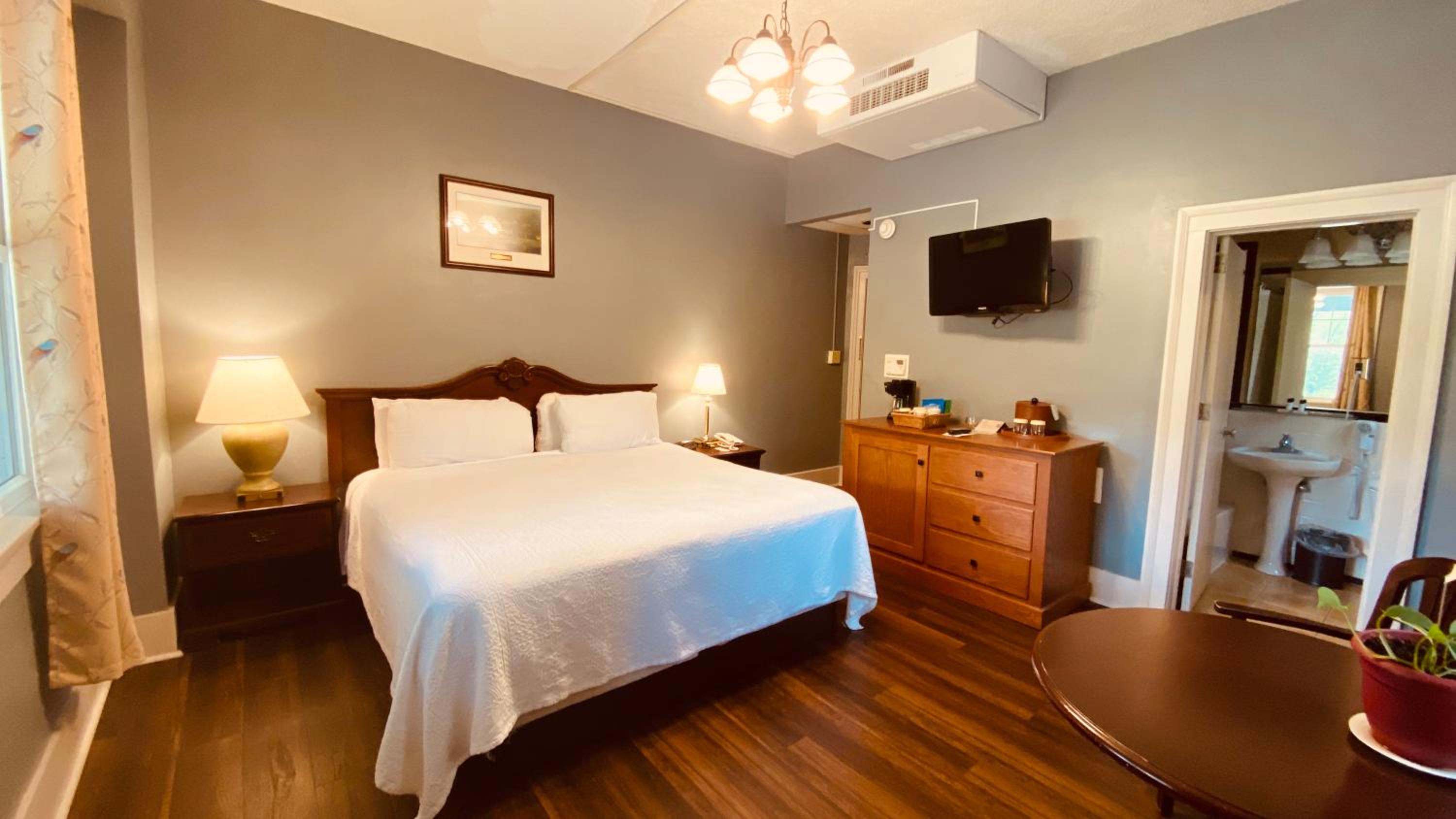 King Room with Riverview - Photo 2