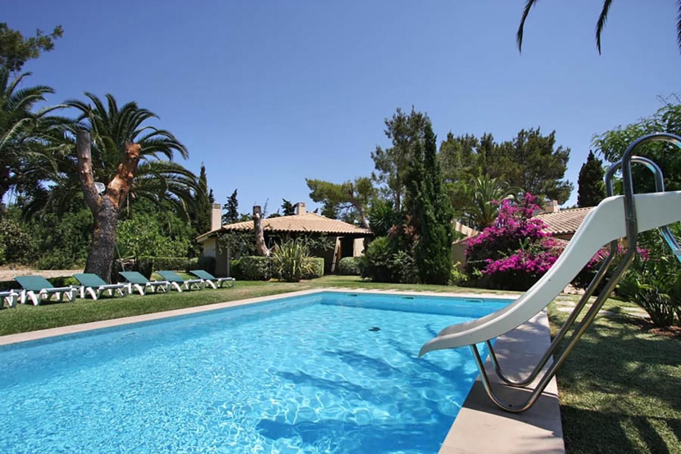 Villa photo 2