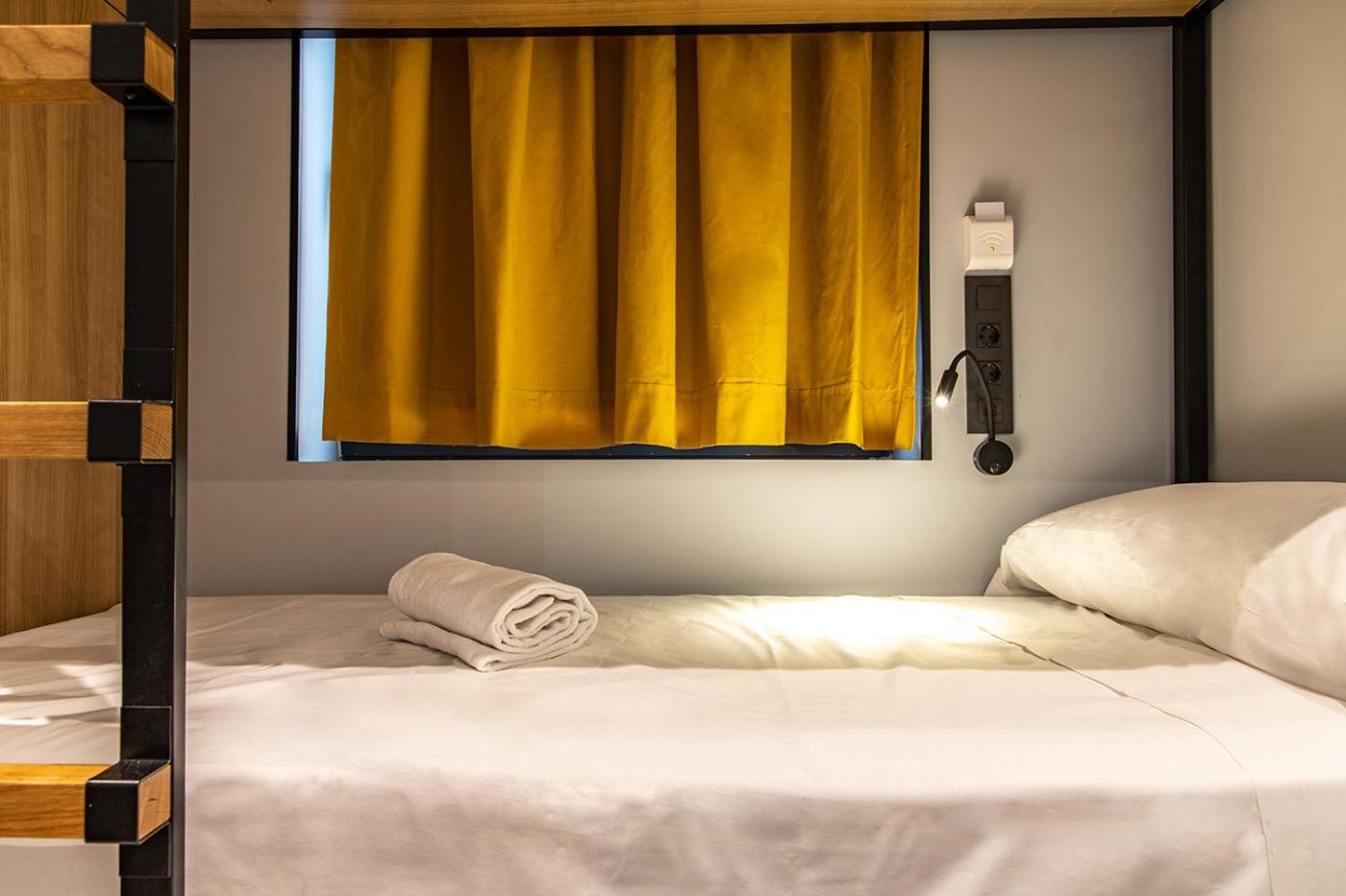 Private Room (6 Adults) - Photo 1