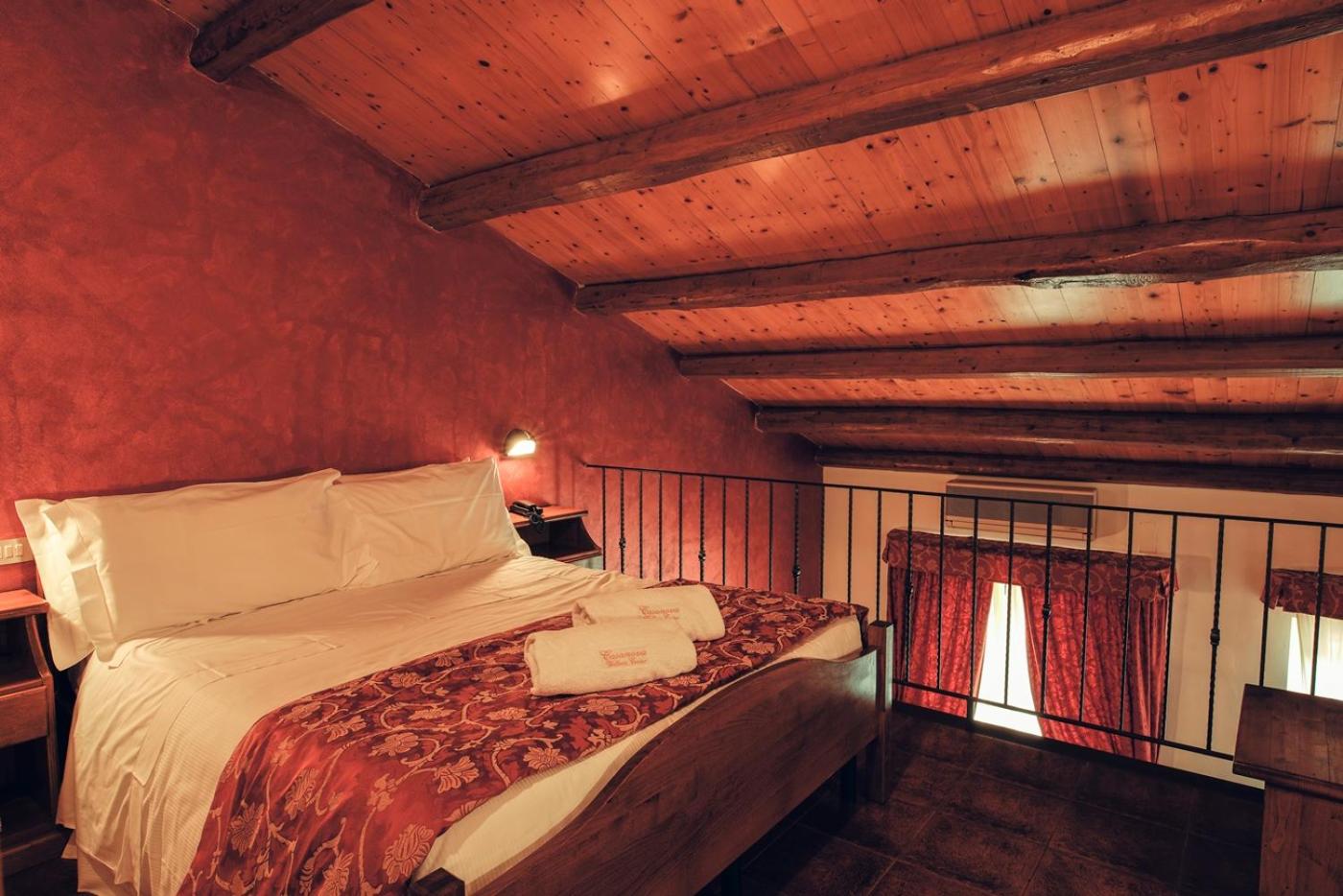 Deluxe Junior Suite - Photo 8