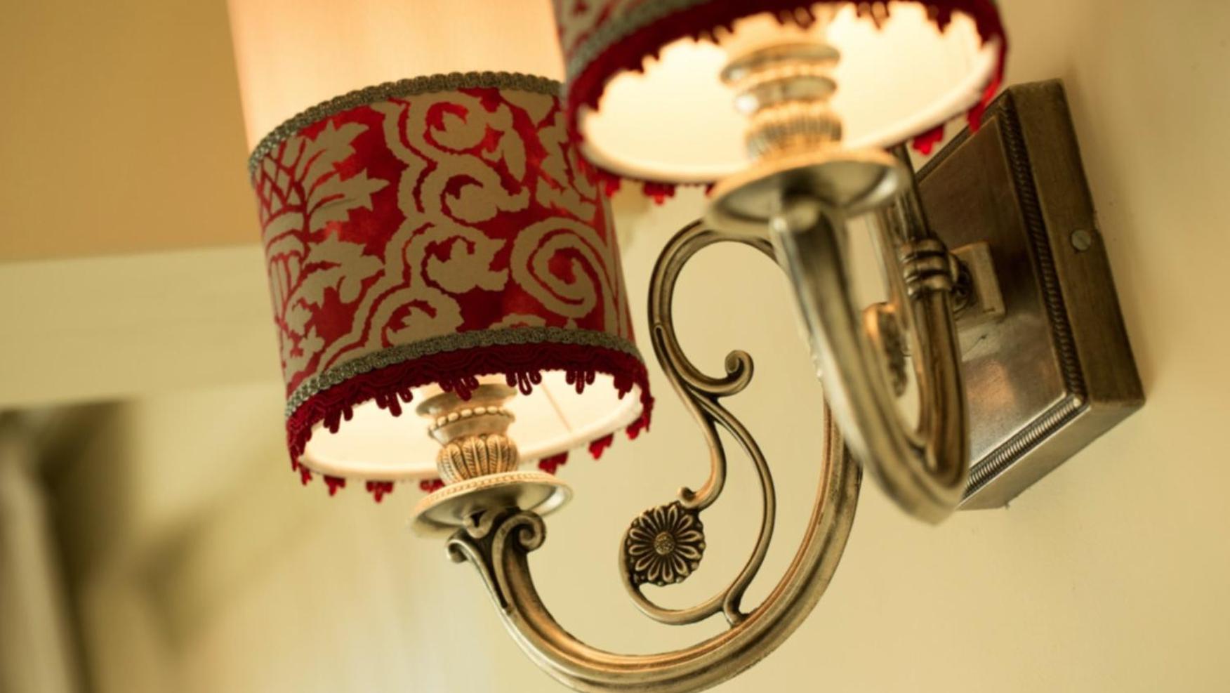 Queen Room with Balcony - Photo 22