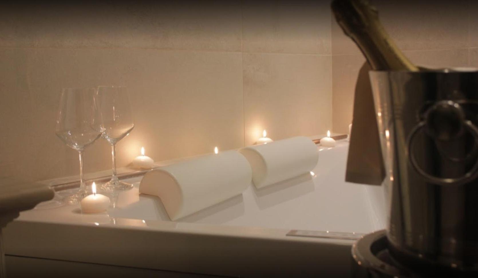 Deluxe Double Room - Photo 18