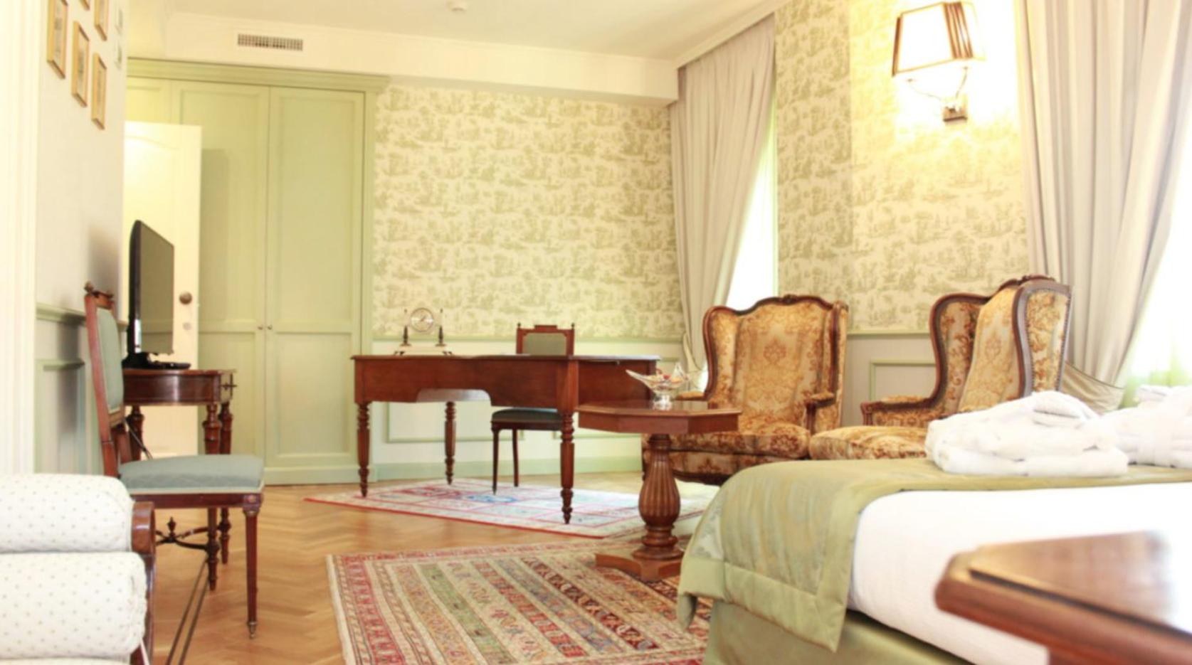 Deluxe Double Room - Photo 25