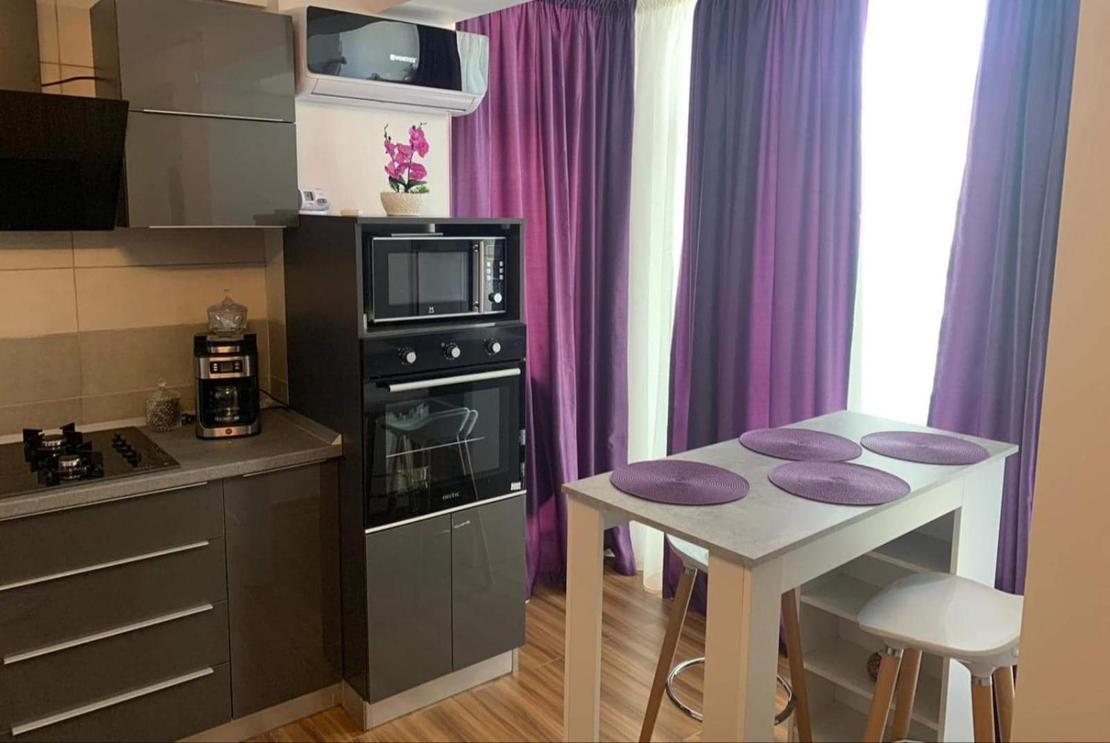 One-Bedroom Apartment - Photo 7