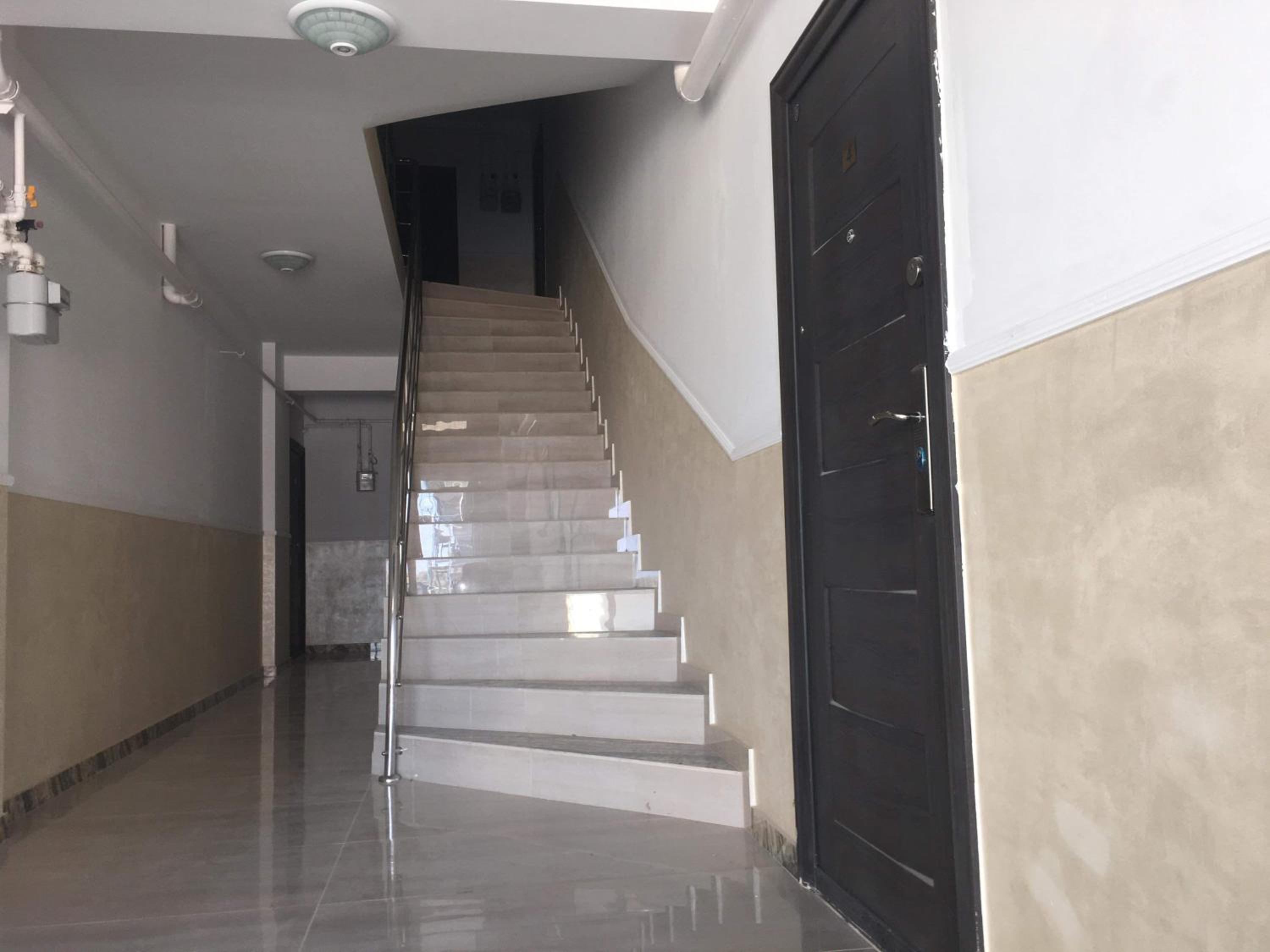 One-Bedroom Apartment - Photo 3