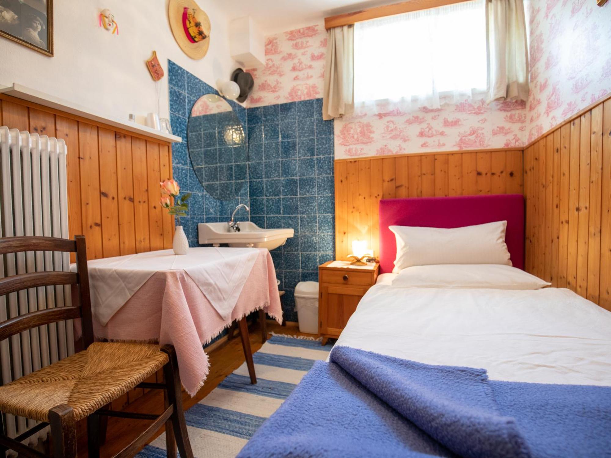 Single Room with Shared Bathroom - Basement