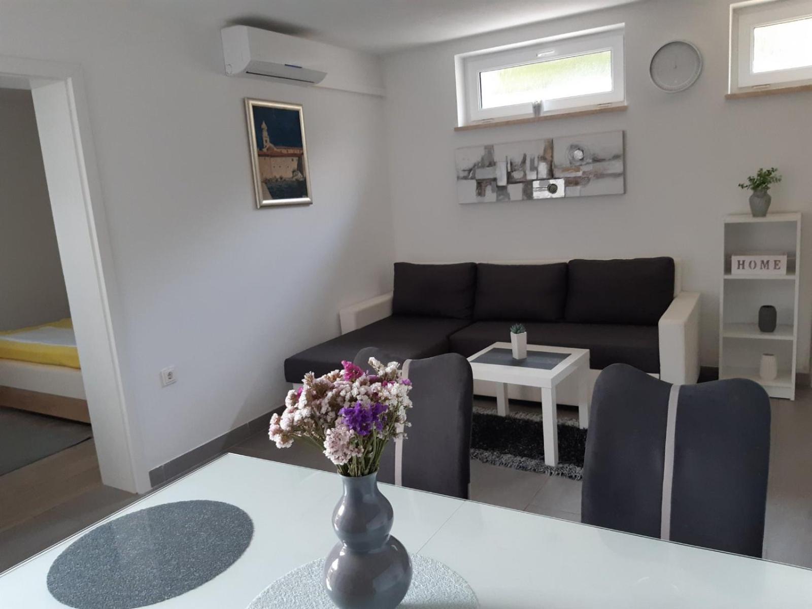 Deluxe Queen Suite