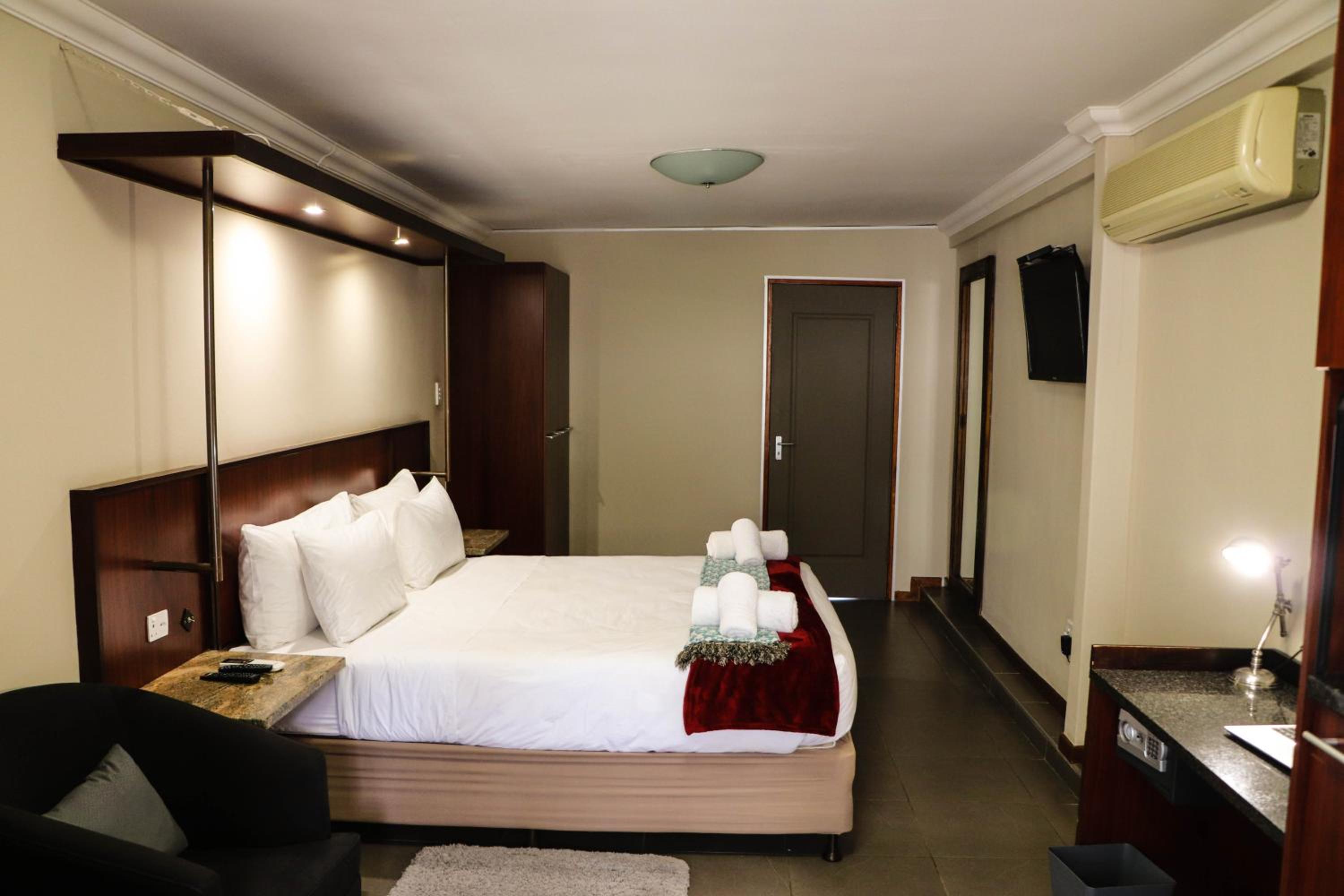 Deluxe King Suite
