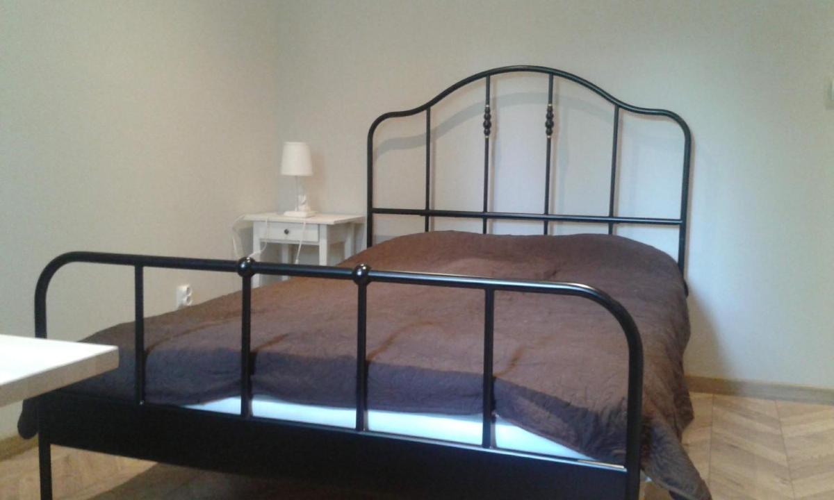 Large Double Room - Photo 6