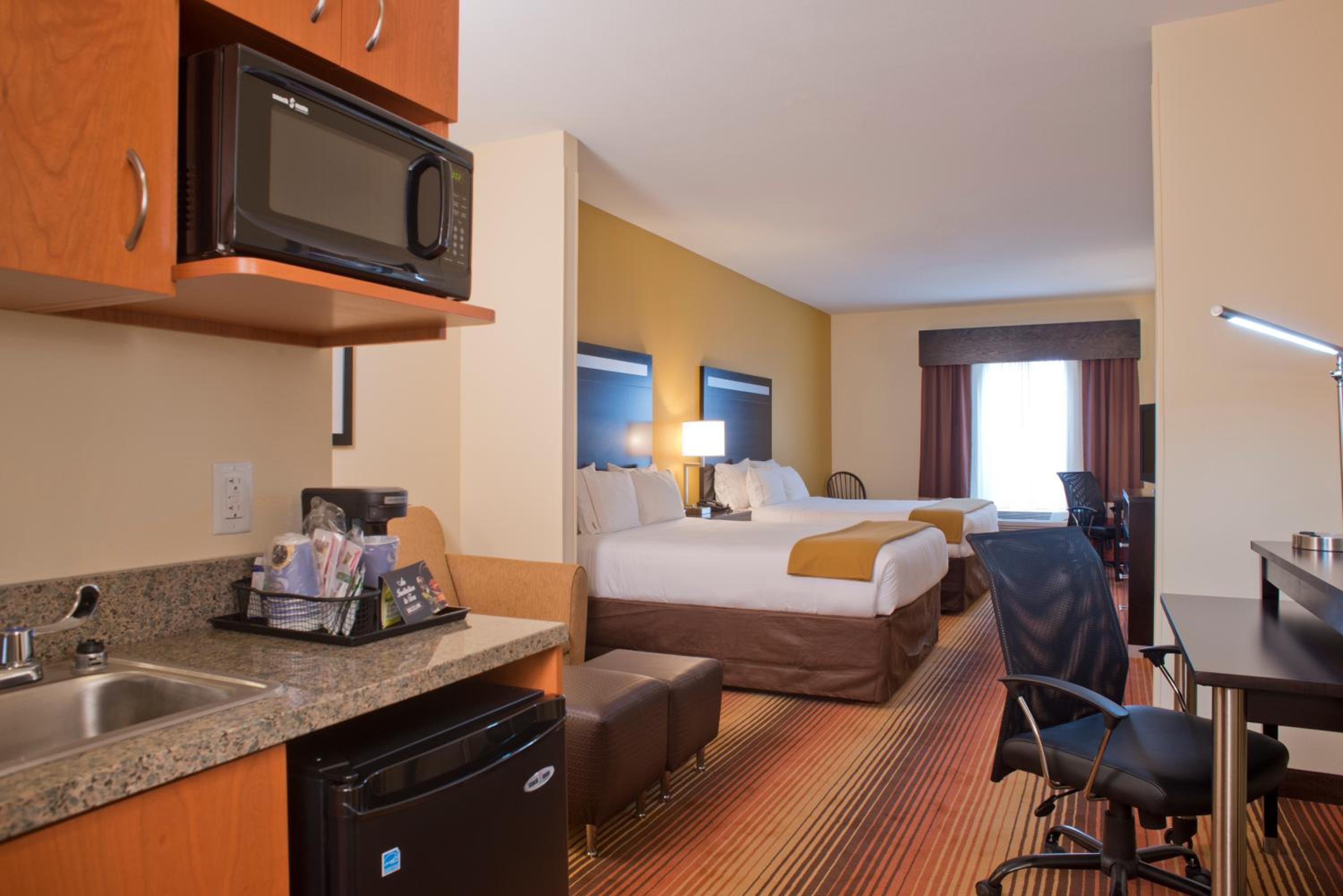 Standard Queen Room with Two Queen Beds - Photo 1